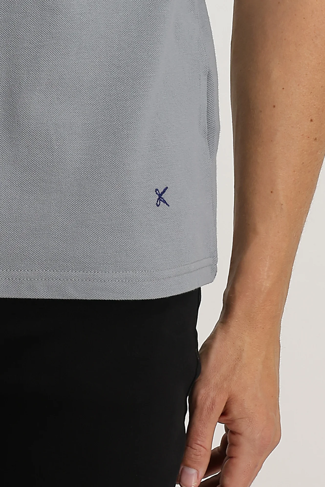 Orta Gri Polo Yaka Slim Fit Dar Kesim Nakışlı Pamuk Tişört - Image 4