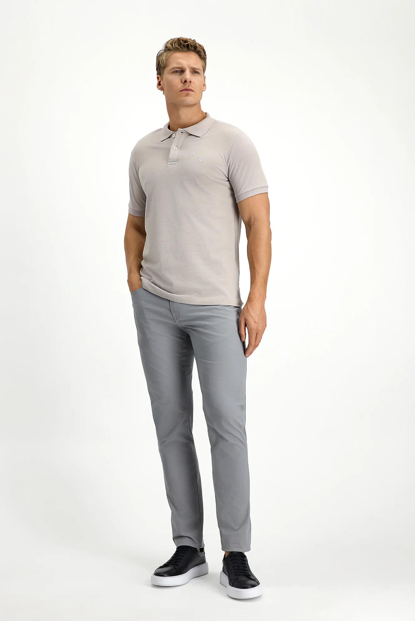 Orta Gri Polo Yaka Slim Fit Nakışlı %100 Pamuk Tişört - Image 3
