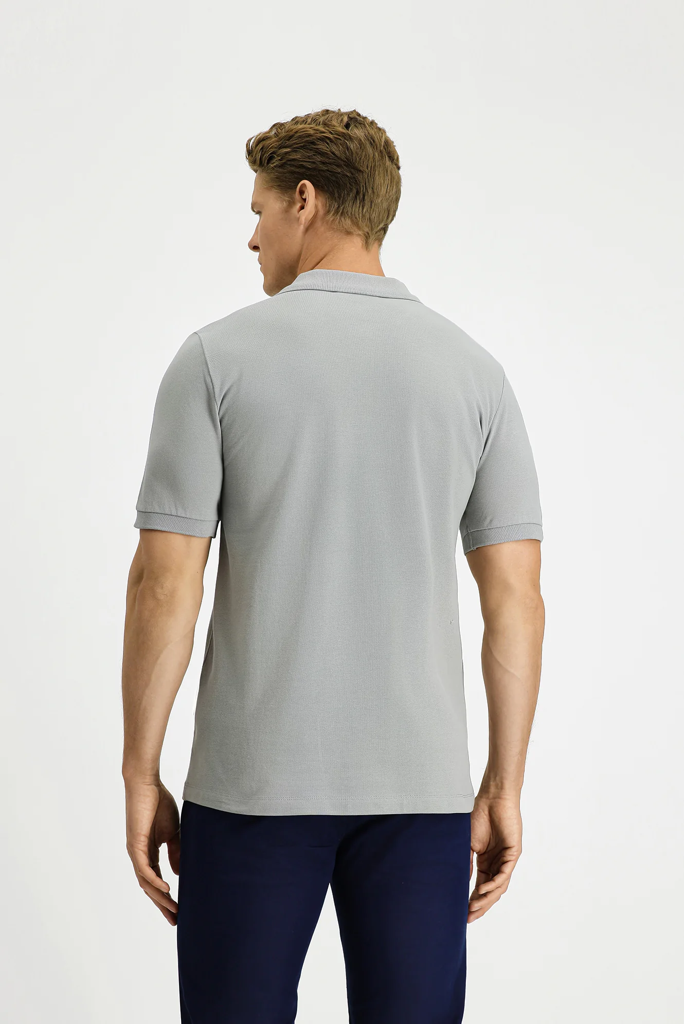 Orta Gri Regular Fit Pamuk Nakışlı Cepli Kıvrılmaz Polo Yaka Tişört - Image 4