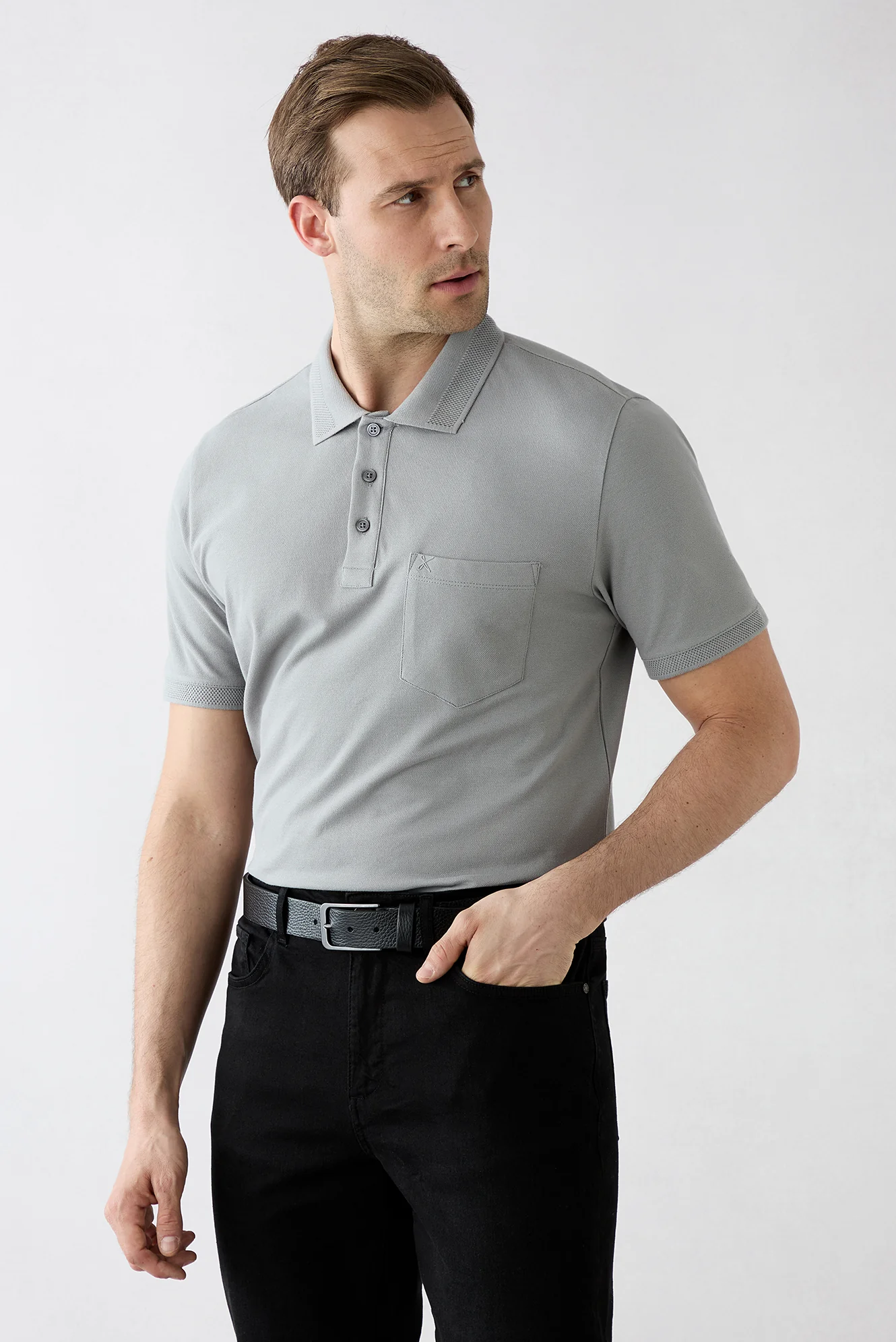 Orta Gri Kıvrılmaz Polo Yaka Regular Fit Cepli Ribana Detaylı Pamuk Tişört