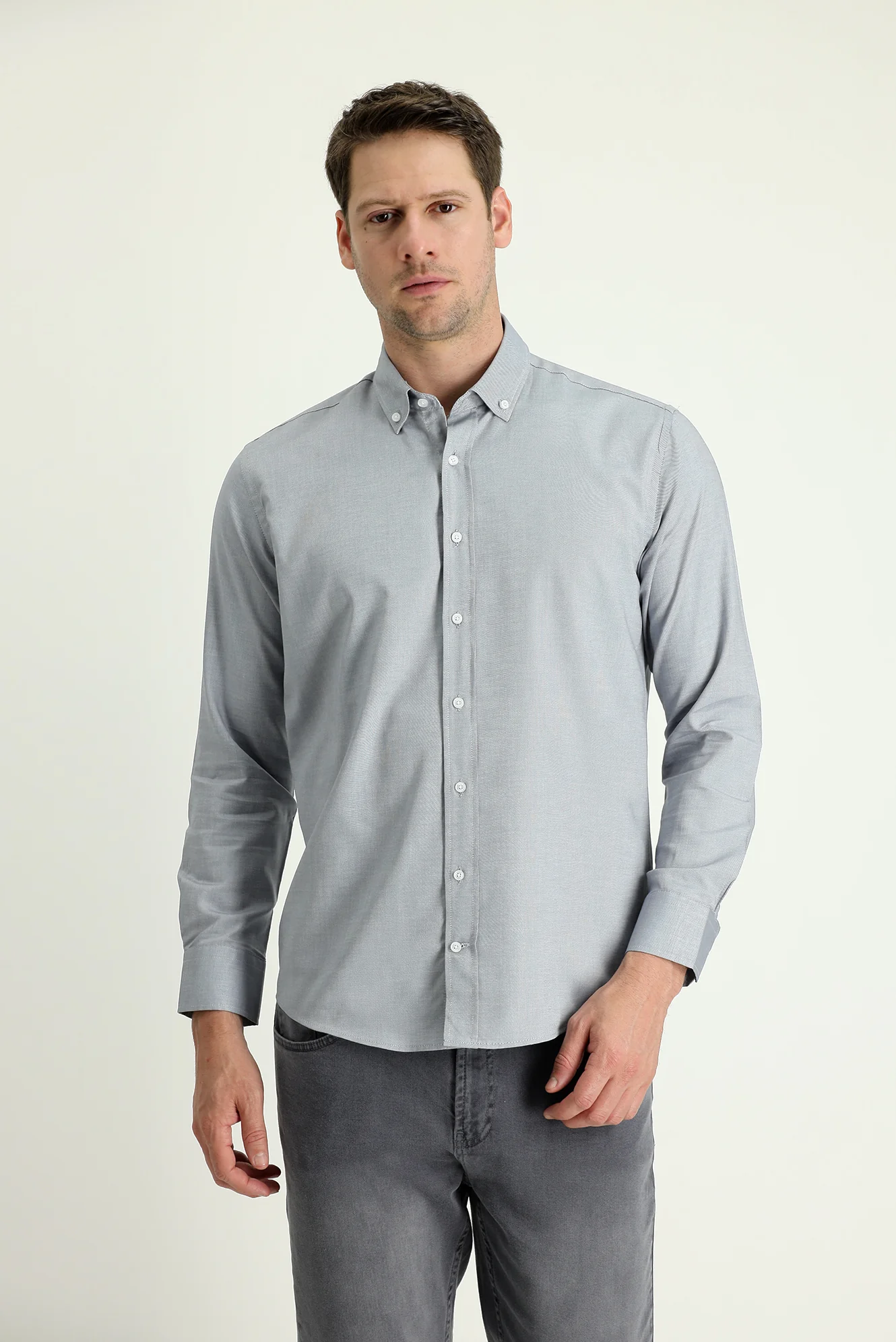 Orta Gri Uzun Kol Slim Fit Dar Kesim Oxford Pamuk Düğmeli Yaka Gömlek - Image 2