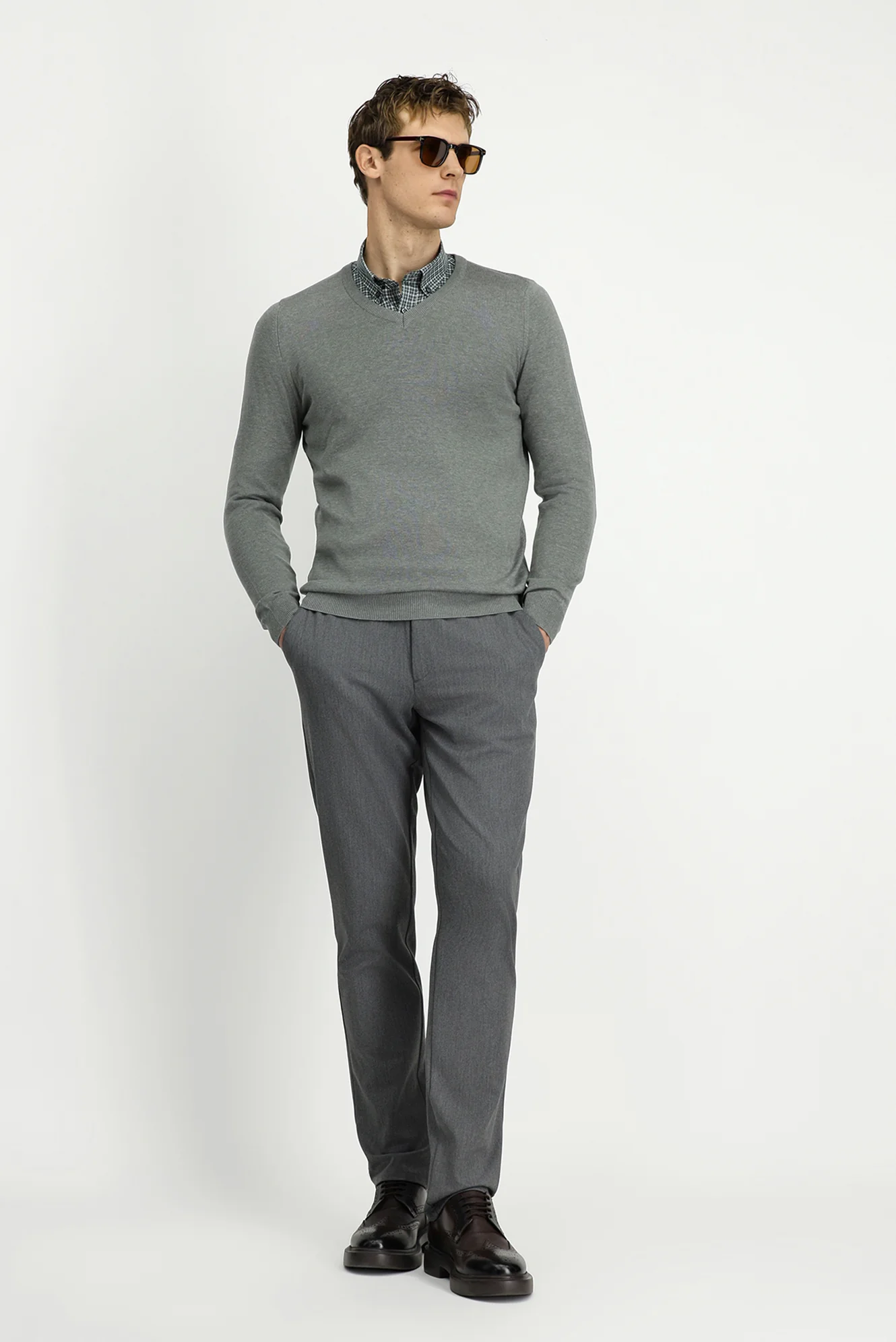 Orta Gri V Yaka Regular Fit Pamuklu Örme Triko Kazak - Image 3