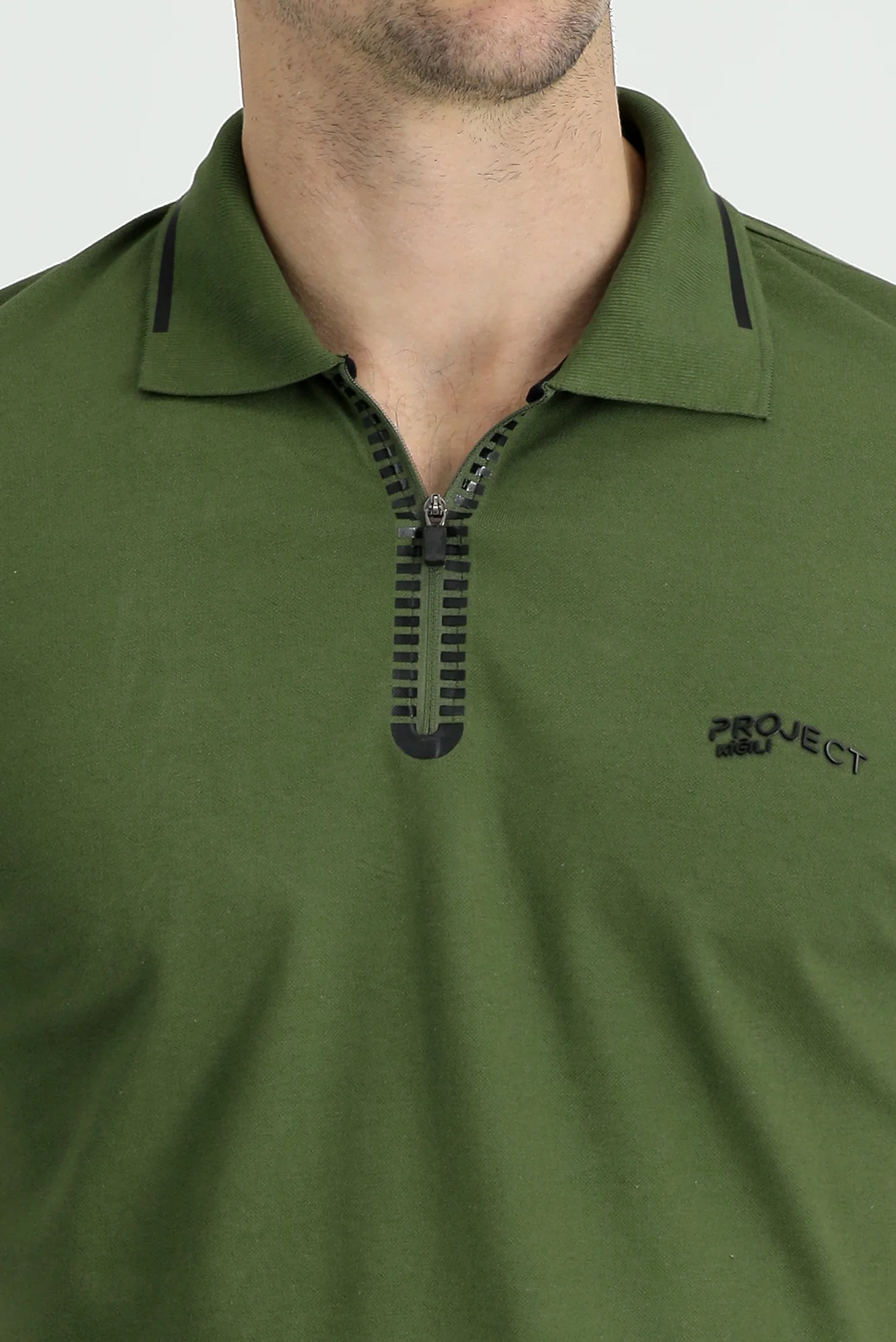 Orta Haki Polo Yaka Slim Fit Dar Kesim Fermuarlı Baskılı Tişört - Image 4