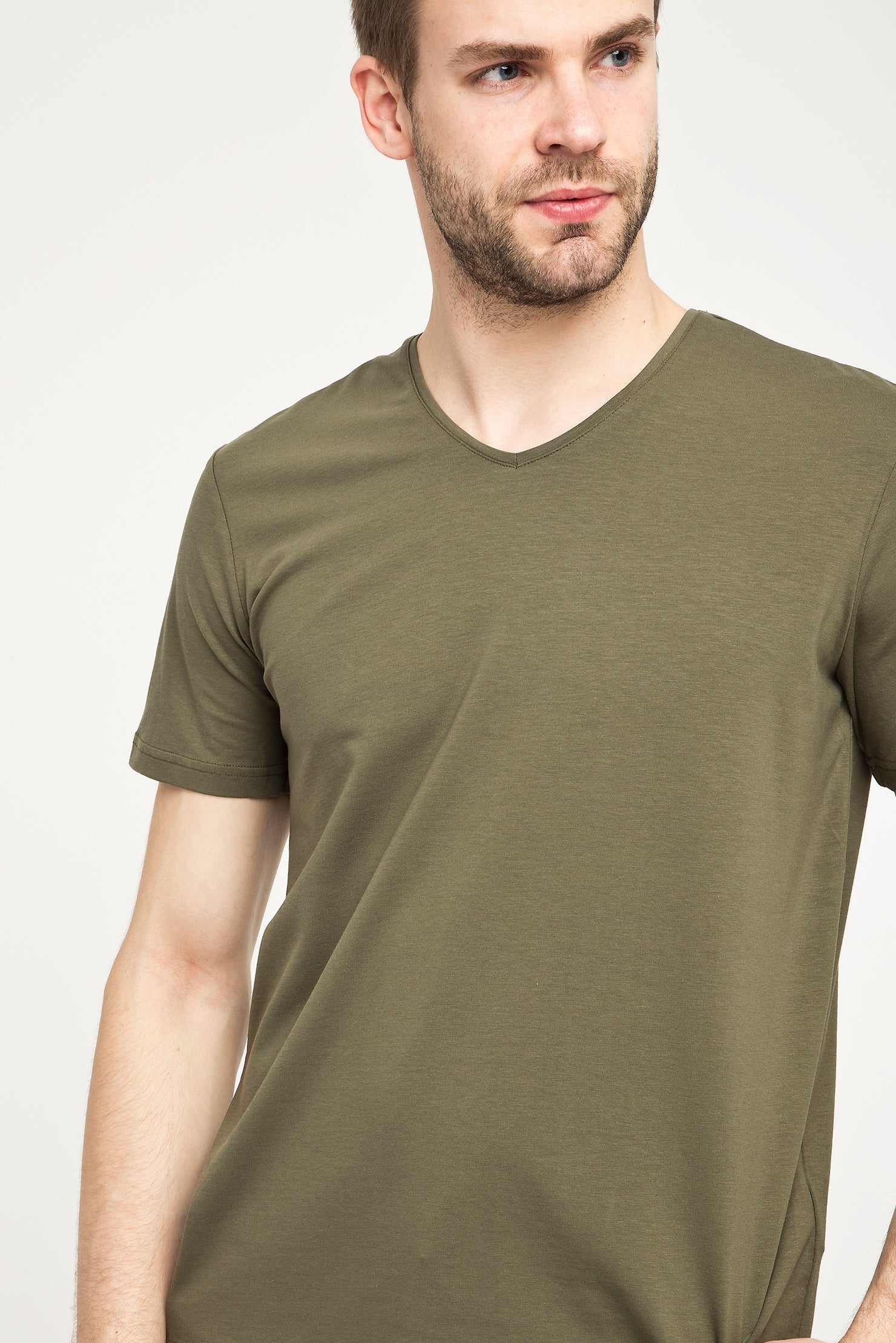 Orta Haki V Yaka Slim Fit Dar Kesim Tişört - Image 2
