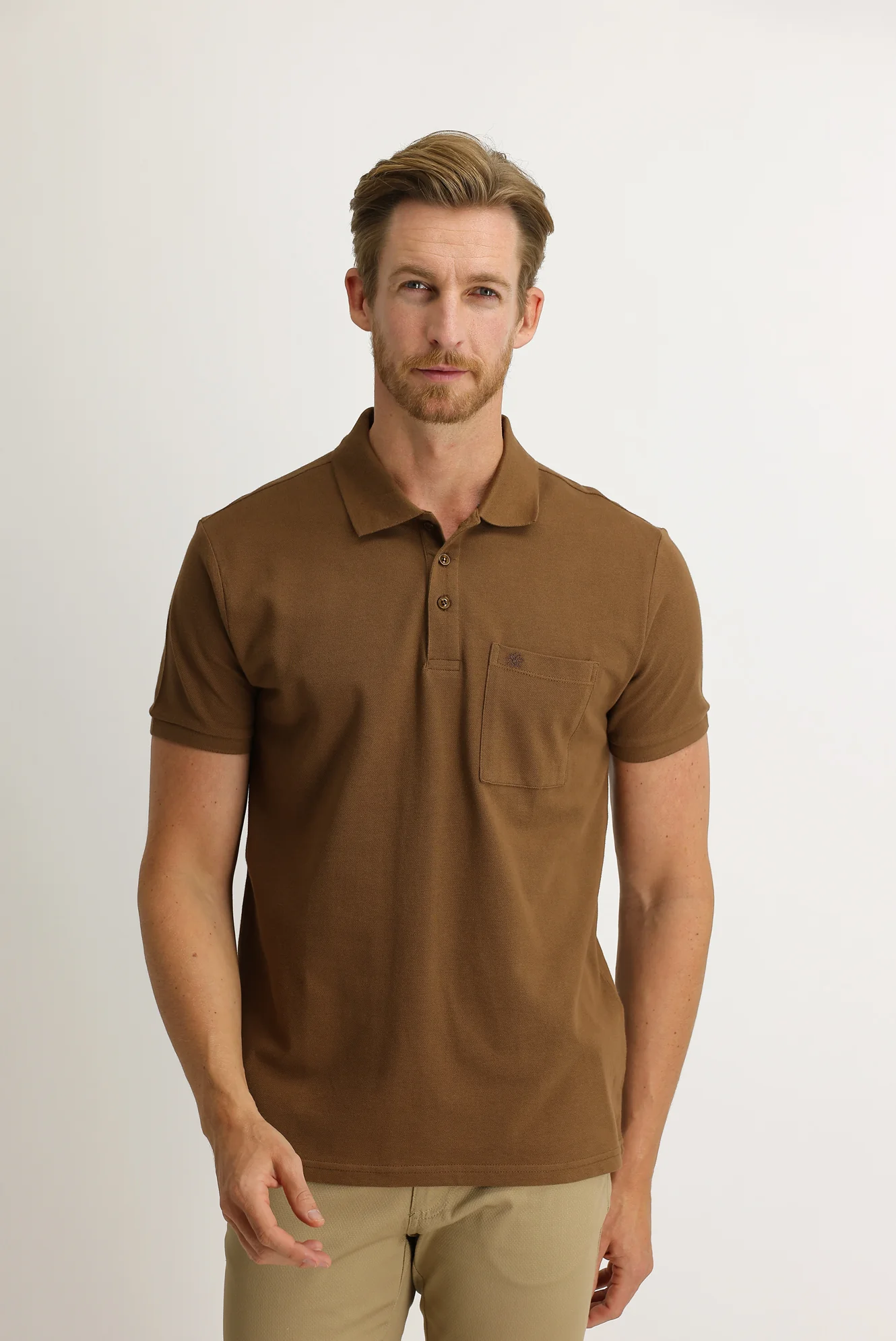 Orta Kahve Cepli Polo Yaka Regular Fit Nakışlı Pamuk Tişört - Image 2