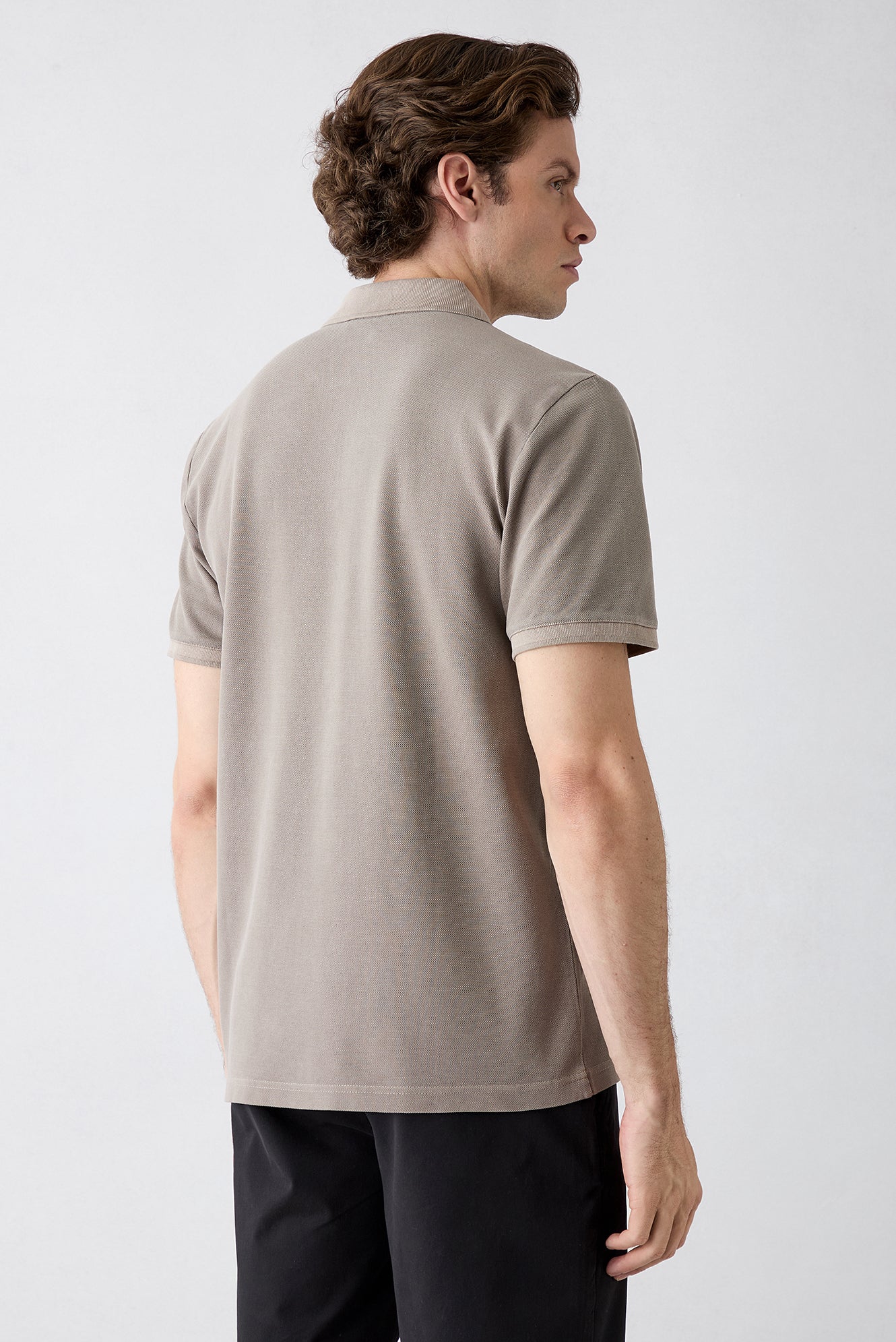 Orta Kahve Regular Fit Düğmeli Polo Yaka Nakışlı %100 Pamuk Tişört - Image 4