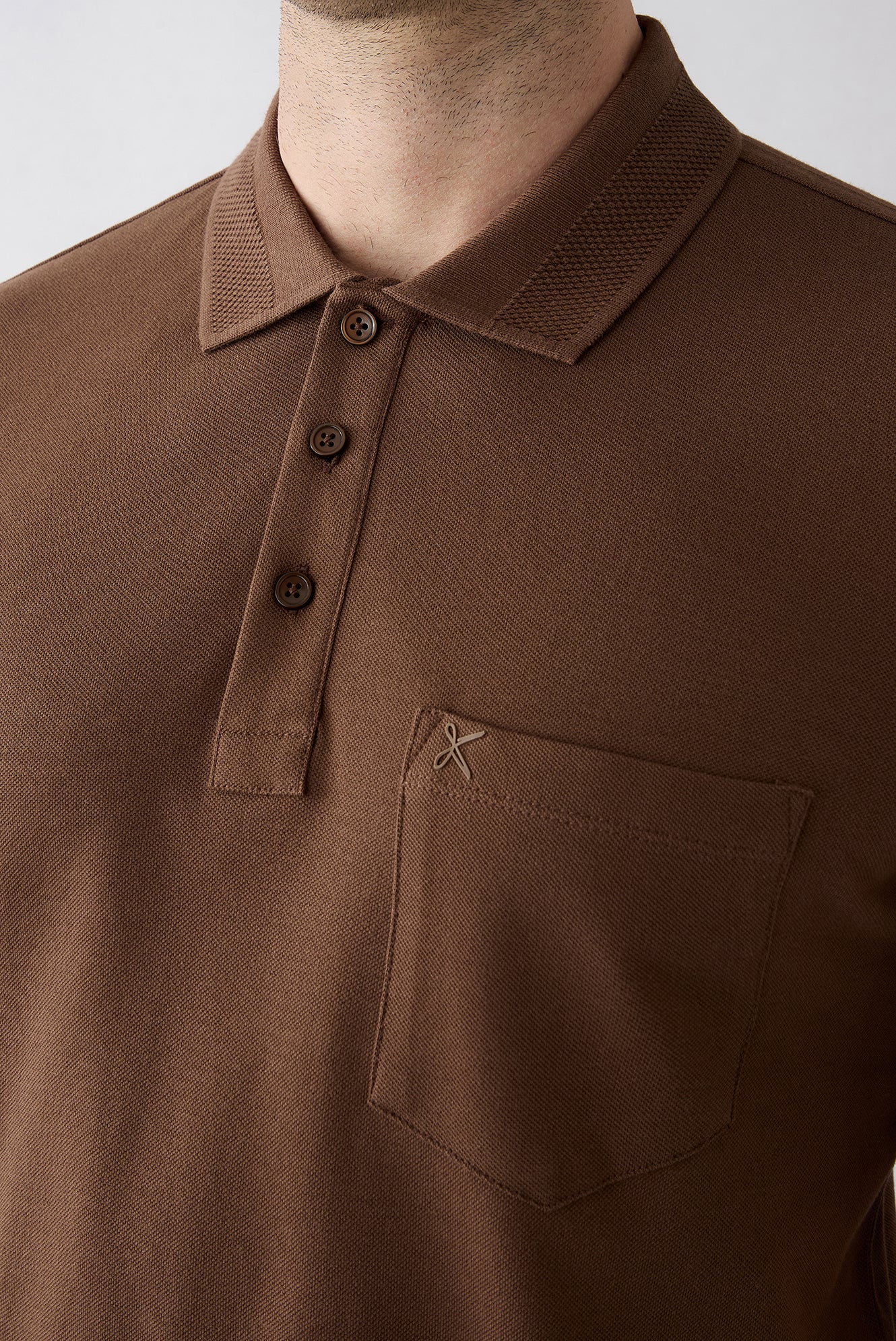 Orta Kahve Kıvrılmaz Polo Yaka Regular Fit Cepli Ribana Detaylı Pamuk Tişört - Image 4