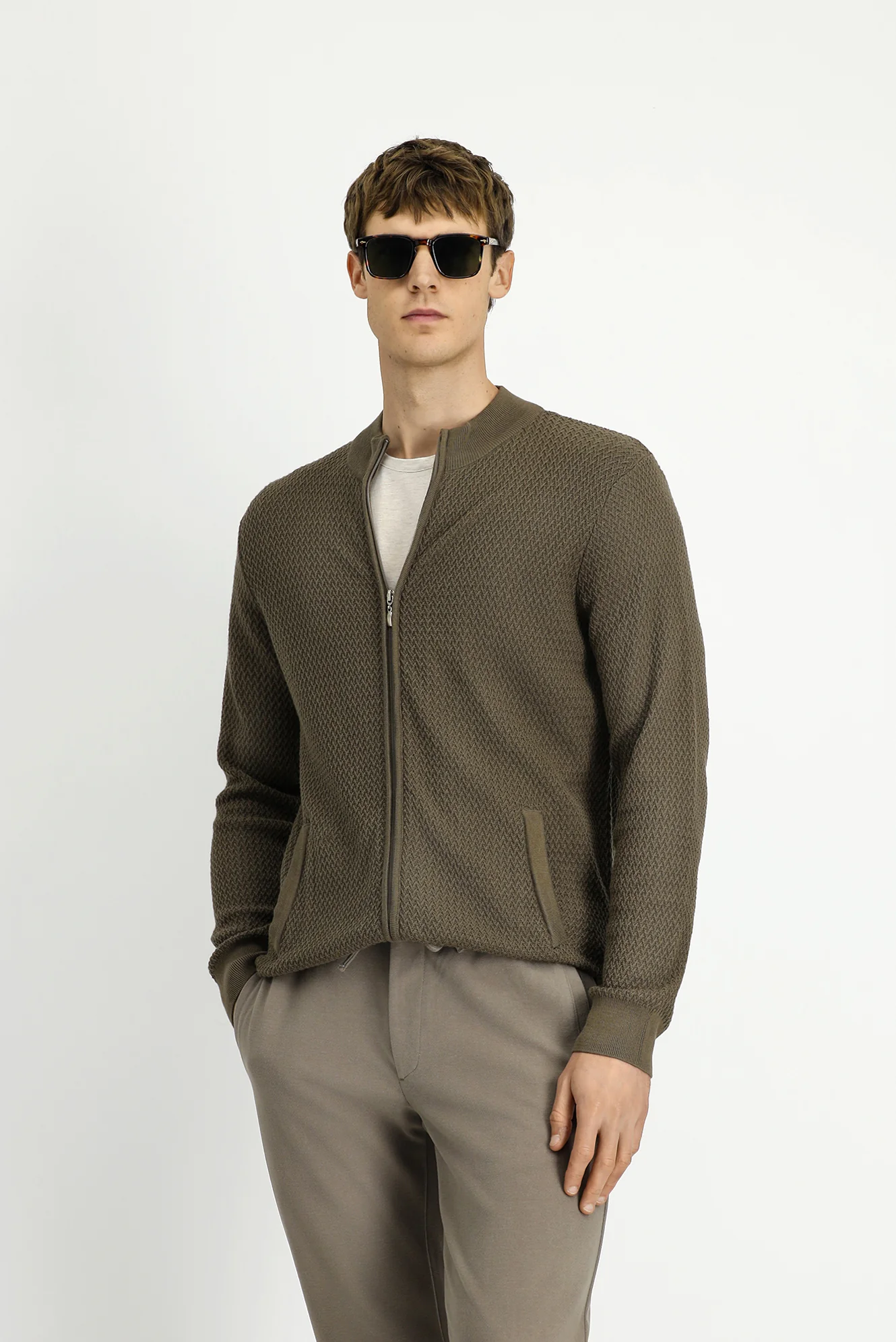 Orta Kahve Slim Fit Dar Kesim Desenli Fermuarlı Pamuklu Triko Hırka - Image 4