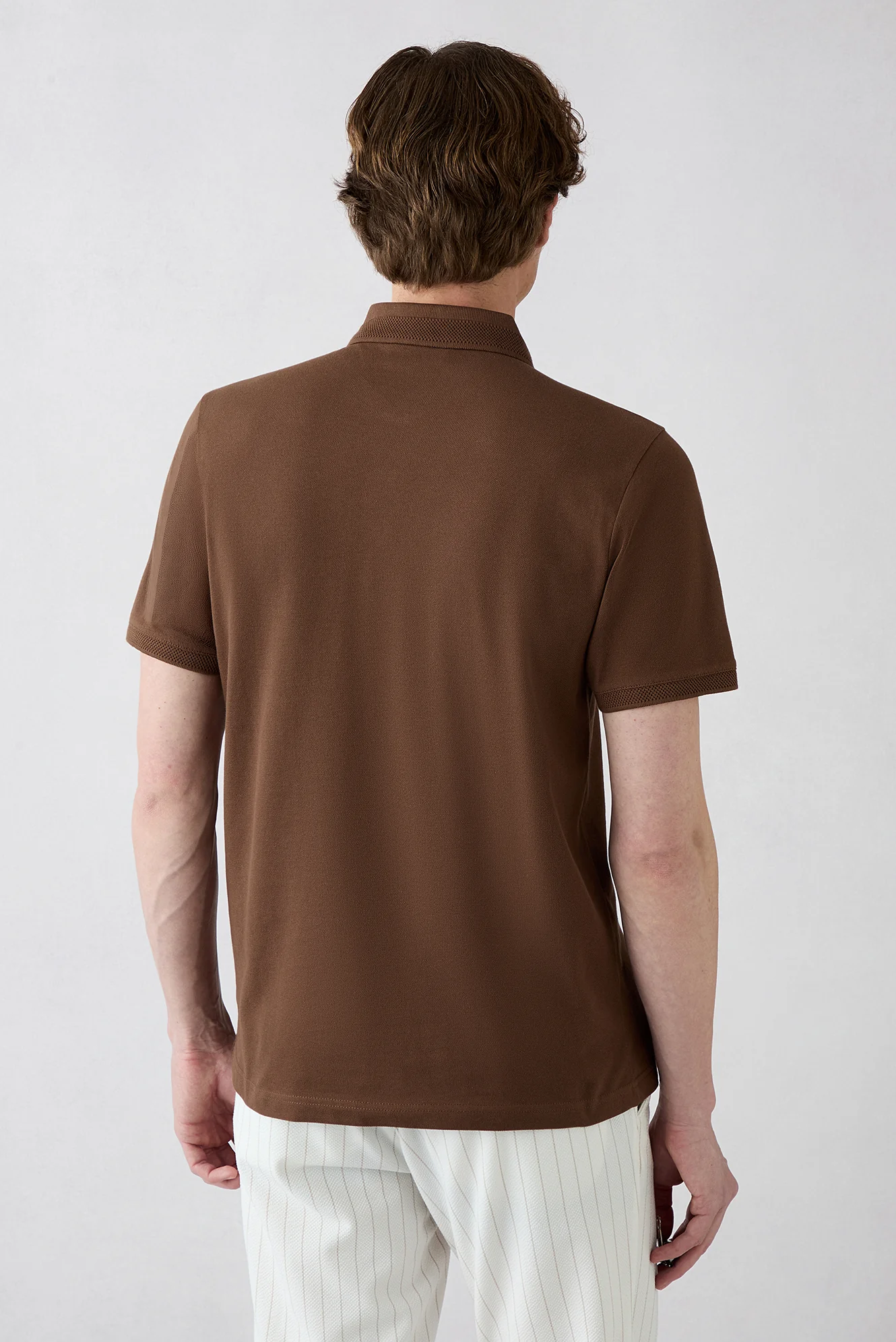 Orta Kahve Kıvrılmaz Polo Yaka Slim Fit Dar Kesim Ribana Detaylı Pamuk Tişört - Image 5