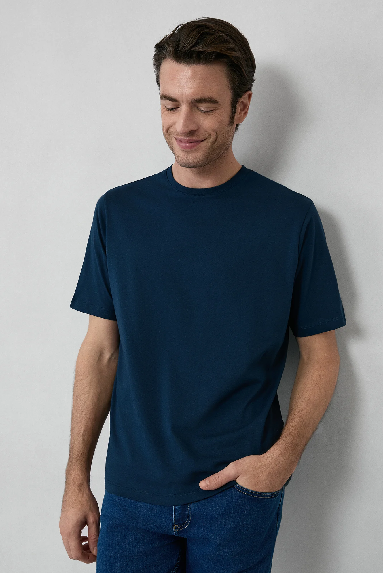 Orta Lacivert Bisiklet Yaka Slim Fit %100 Pamuk Tişört