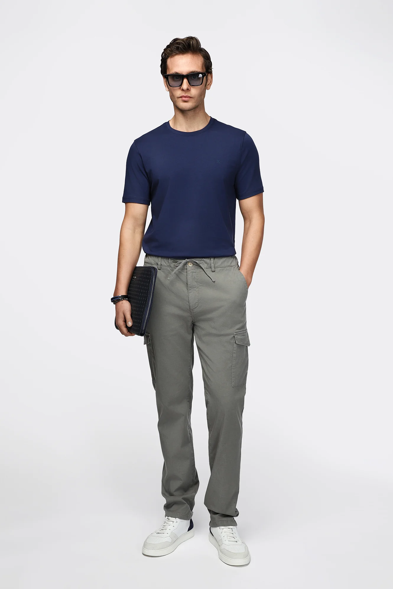 Orta Lacivert Bisiklet Yaka Slim Fit Yumuşak Dokulu Pamuklu Likralı Esnek Tişört - Image 2