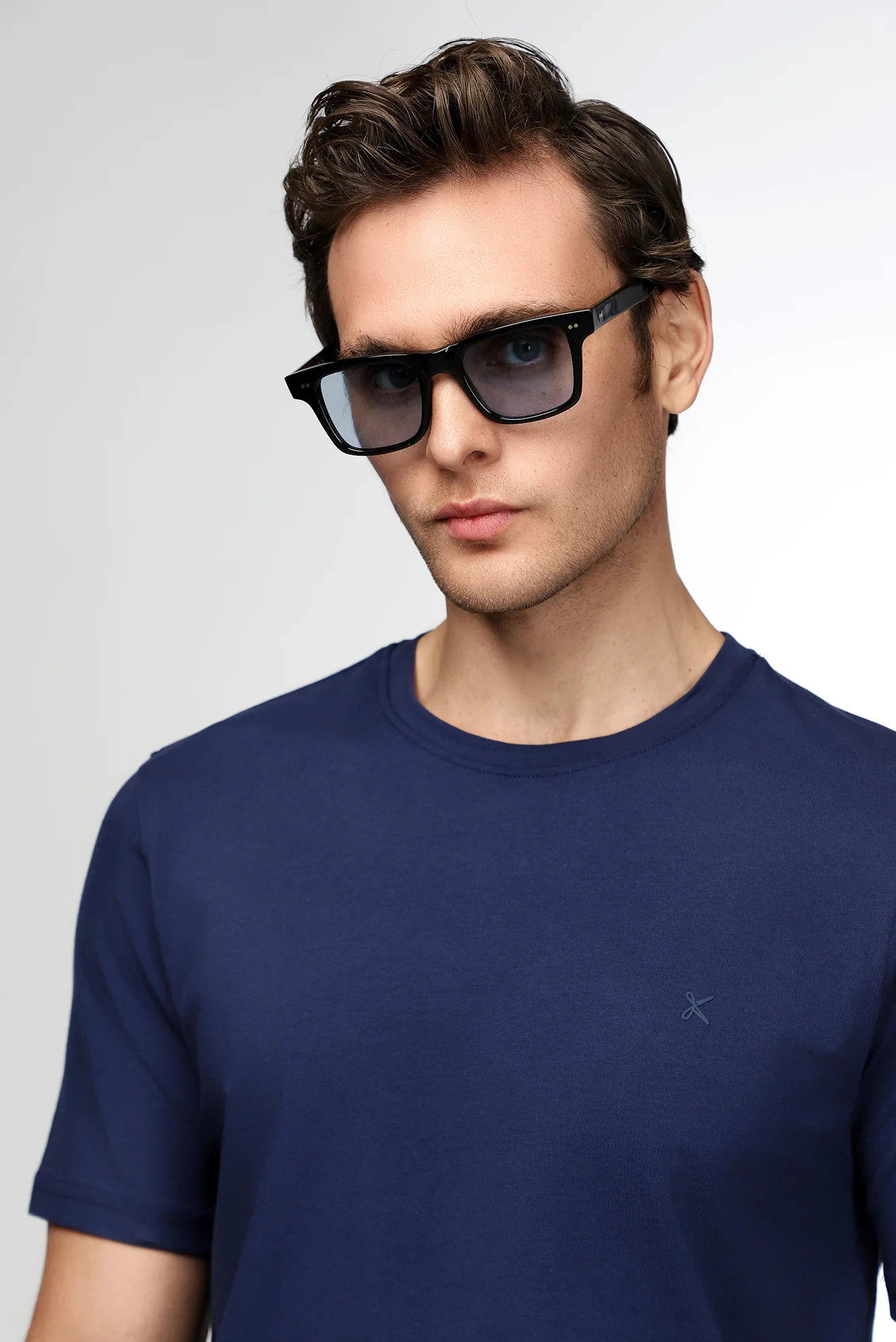 Orta Lacivert Bisiklet Yaka Slim Fit Yumuşak Dokulu Pamuklu Likralı Esnek Tişört - Image 3