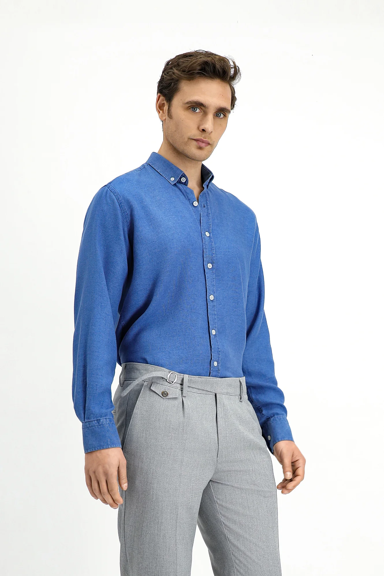 Orta Lacivert Uzun Kol Regular Fit Spor Düğmeli Yaka Denim Görünümlü Lyocell Gömlek - Image 4