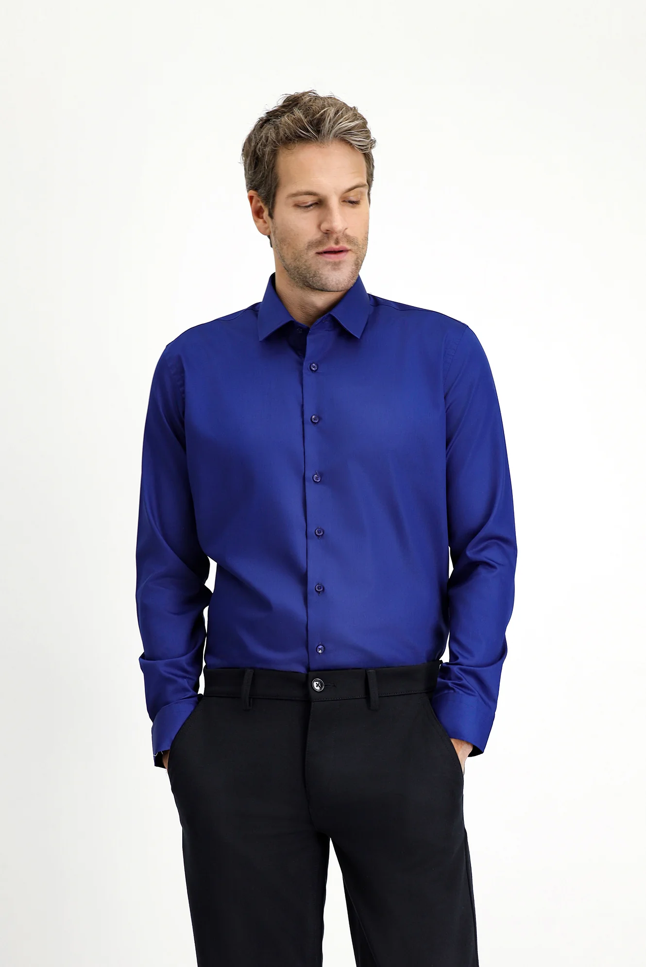 Orta Lacivert Uzun Kol Slim Fit Dar Kesim Klasik Non Iron Saten Pamuklu Gömlek