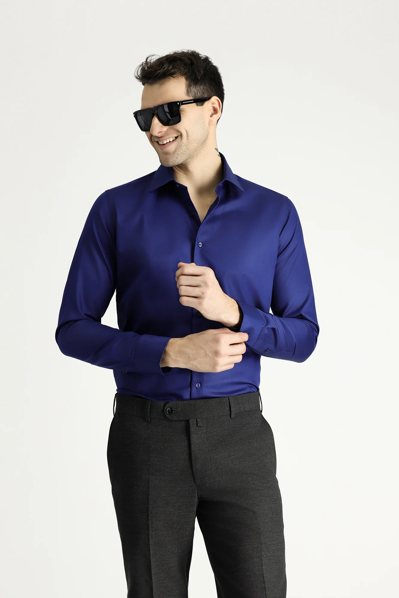 Orta Lacivert Uzun Kol Slim Fit Dar Kesim Klasik Non Iron Saten Pamuklu Gömlek - Image 2