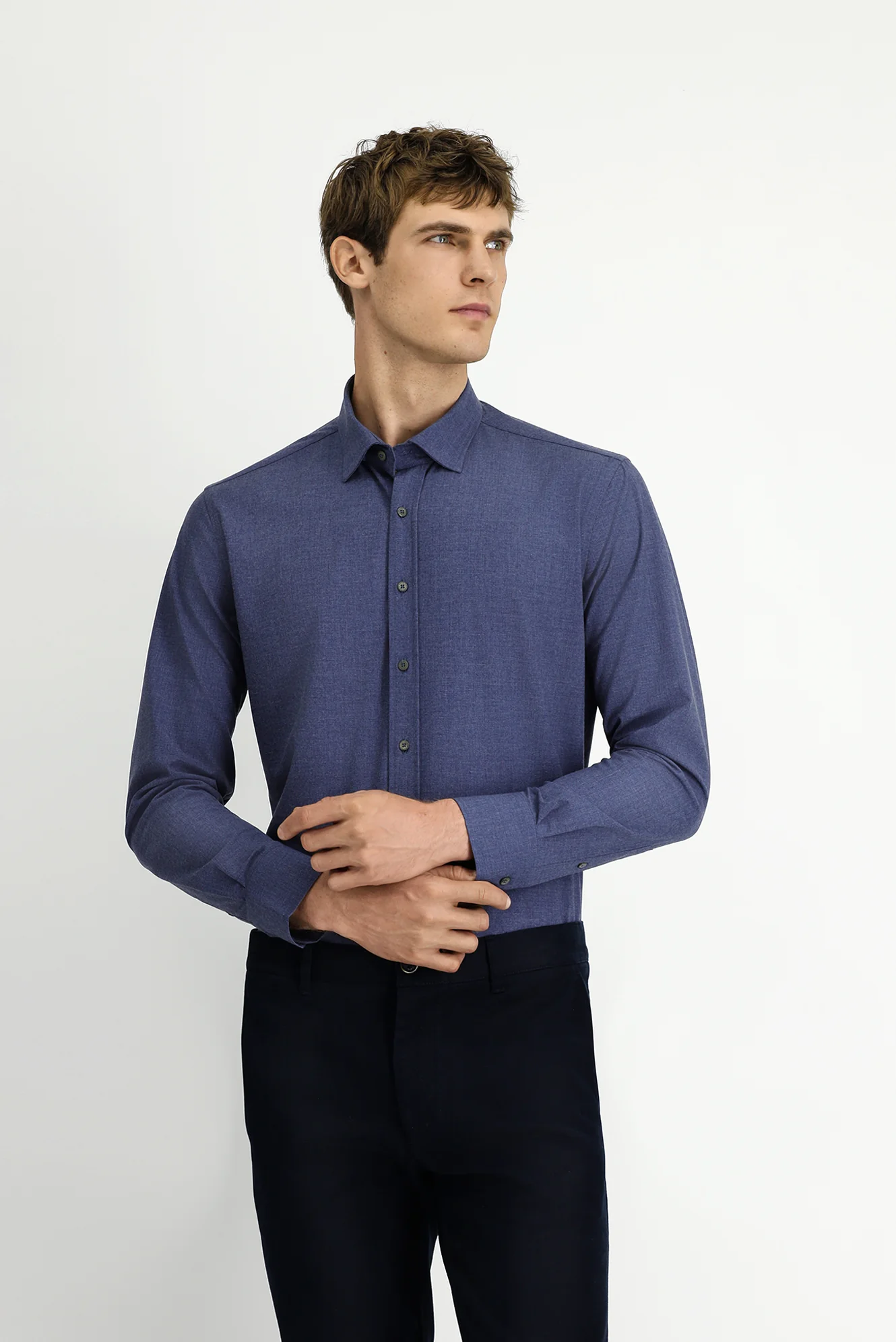 Orta Lacivert Uzun Kol Slim Fit Dar Kesim Pamuklu Gömlek - Image 4