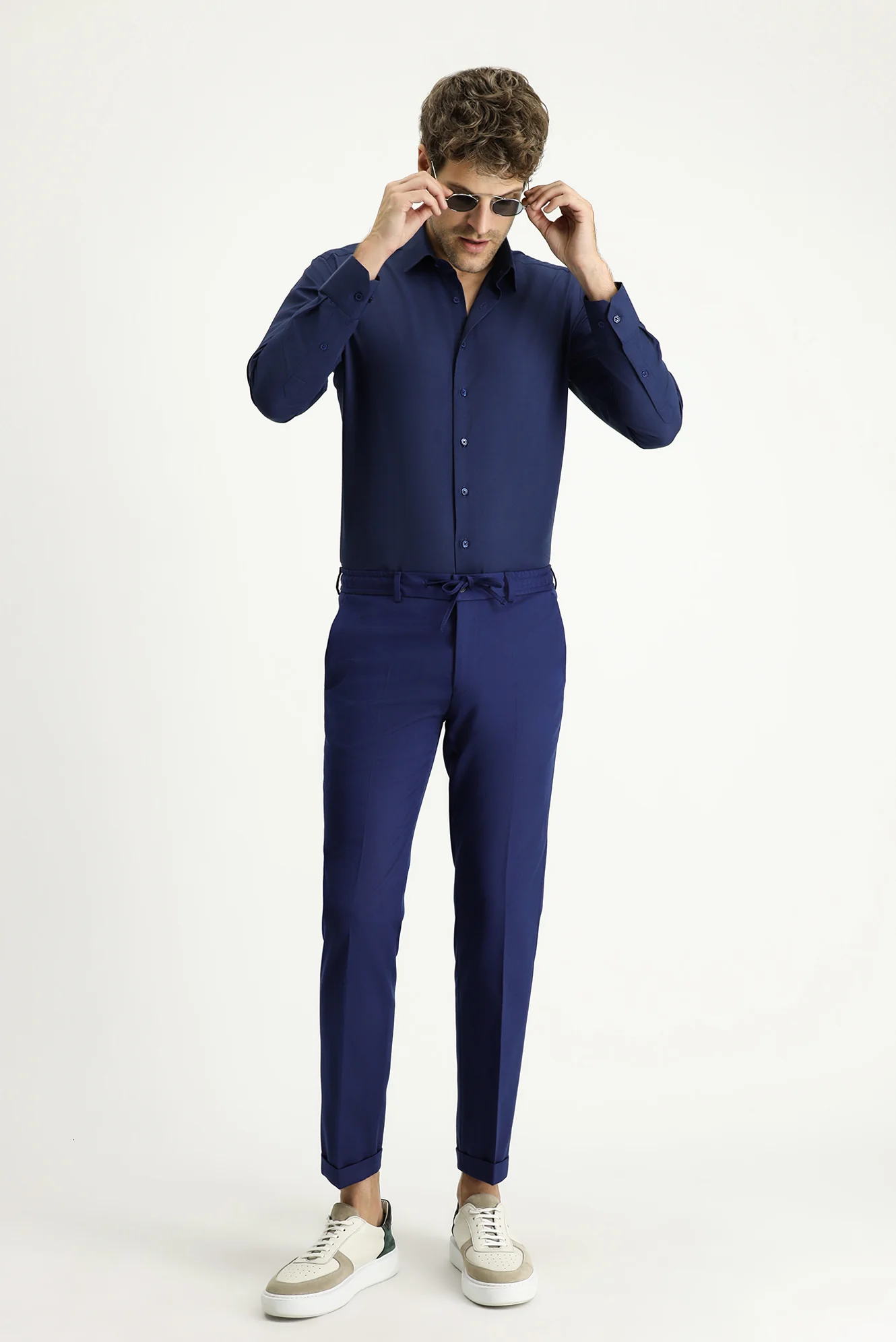 Orta Lacivert Uzun Kollu Slim Fit Dar Kesim Klasik Pamuklu Kolay Ütülenebilir Gömlek - Image 2