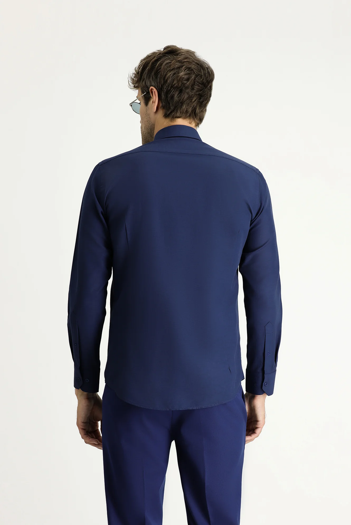 Orta Lacivert Uzun Kollu Slim Fit Dar Kesim Klasik Pamuklu Kolay Ütülenebilir Gömlek - Image 5