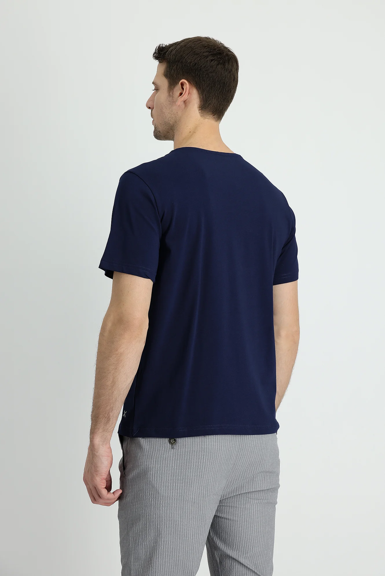 Orta Lacivert V Yaka Slim Fit Dar Kesim Nakışlı Pamuklu Süprem Tişört - Image 3