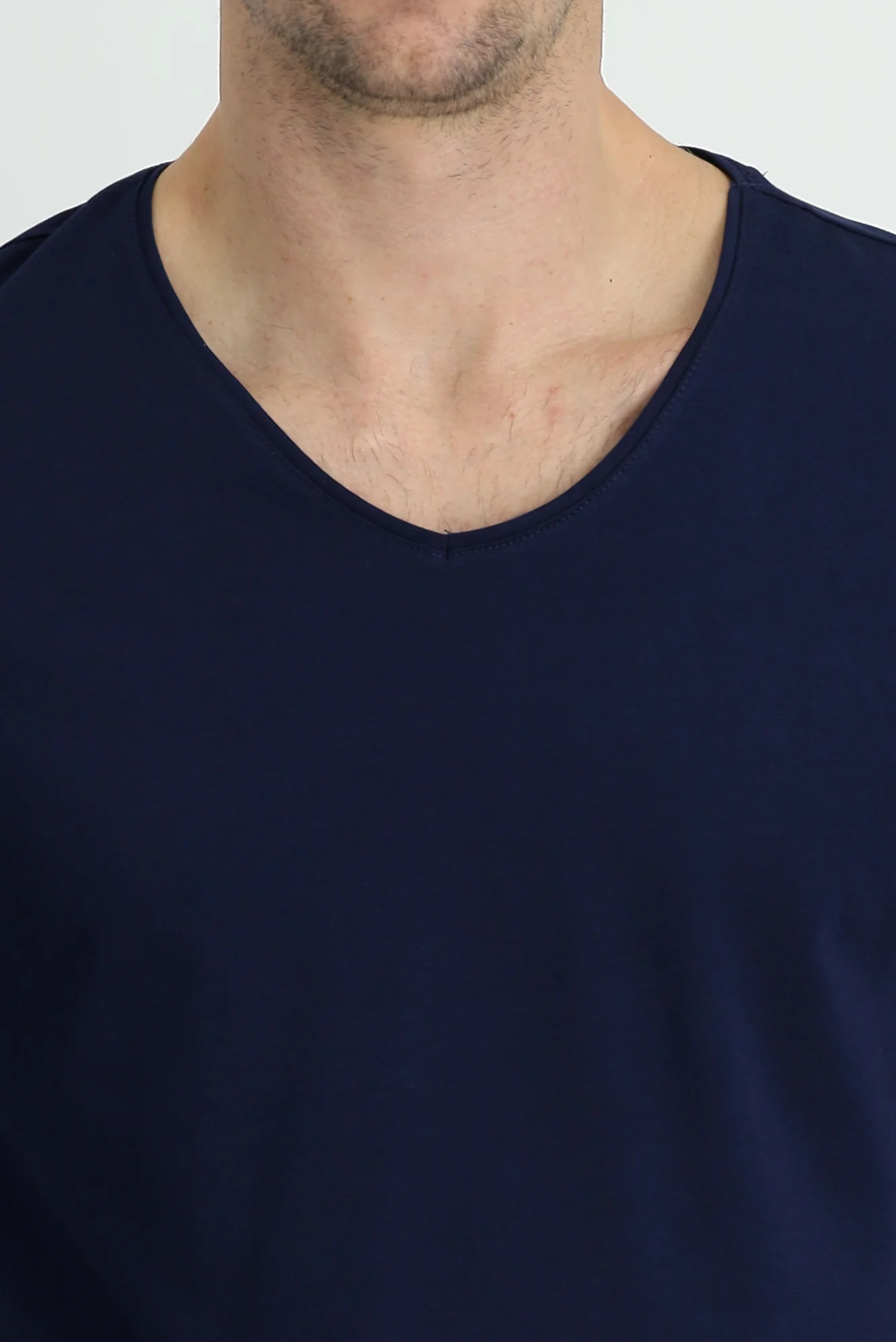 Orta Lacivert V Yaka Slim Fit Dar Kesim Nakışlı Pamuklu Süprem Tişört - Image 4