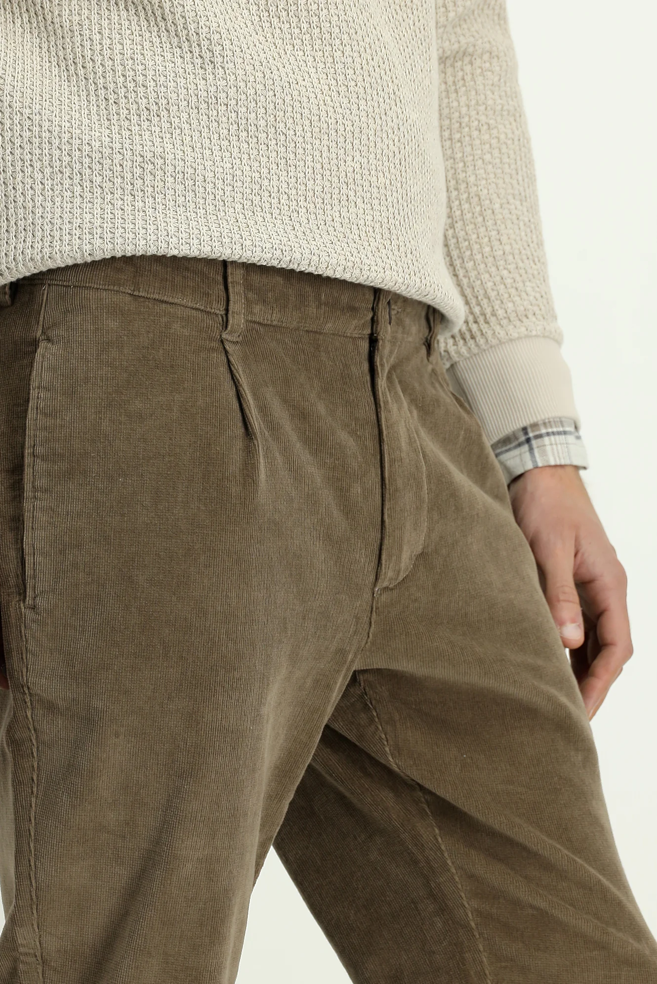 Orta Vizon Relaxed Fit Rahat Kesim Likralı Pileli Kadife Pantolon - Image 5