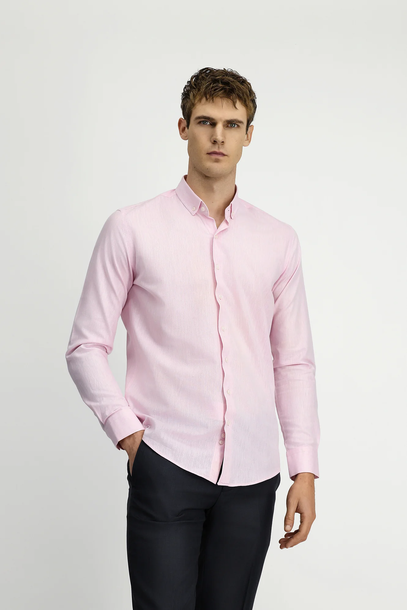 Pembe Uzun Kol Slim Fit Dar Kesim Pamuklu Keten Düğmeli Yaka Gömlek