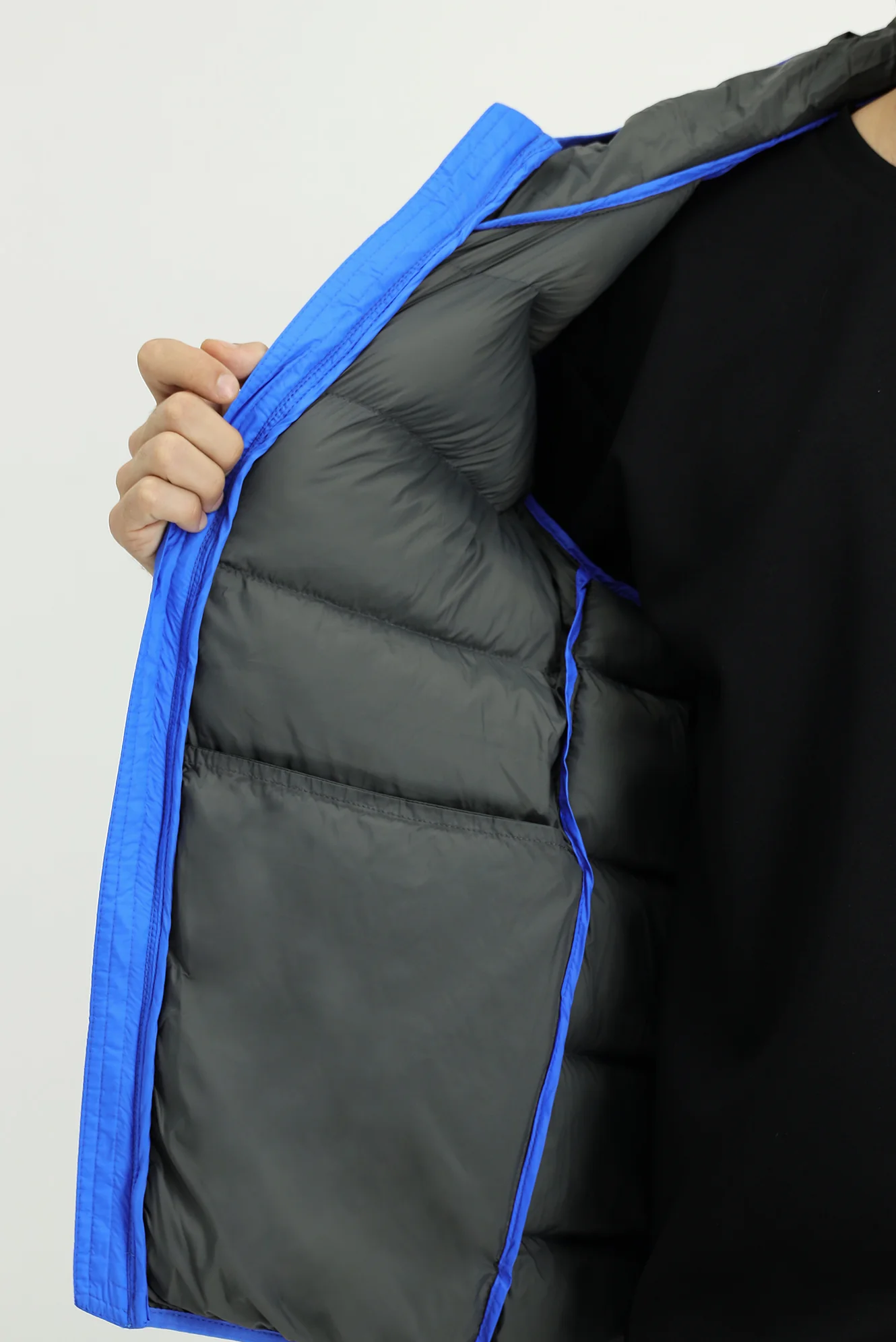 Saks Mavi Kapüşonlu Çantalı Spor Şişme Mont - Image 7