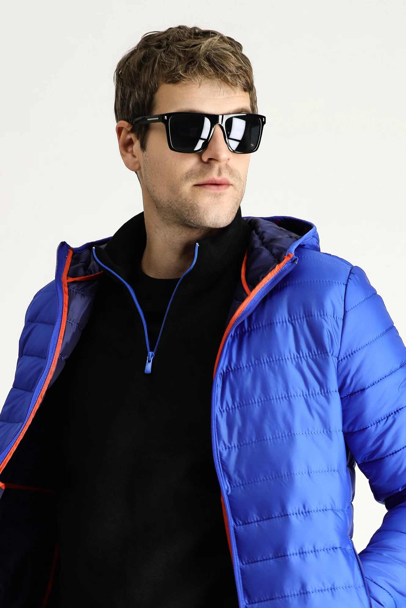 Saks Mavi Kapüşonlu Kapitone Spor Mont - Image 3