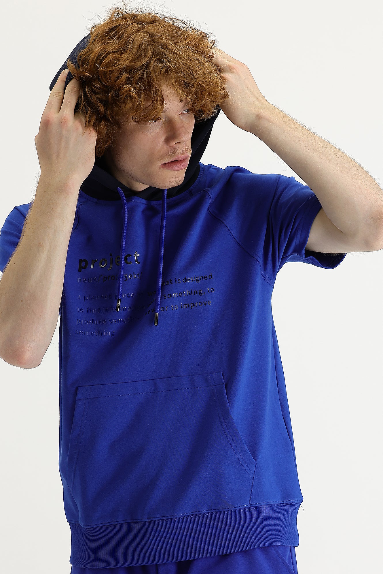 Saks Mavi Kapüşonlu Yarım Kol Baskılı Pamuklu Sweatshirt - Image 2