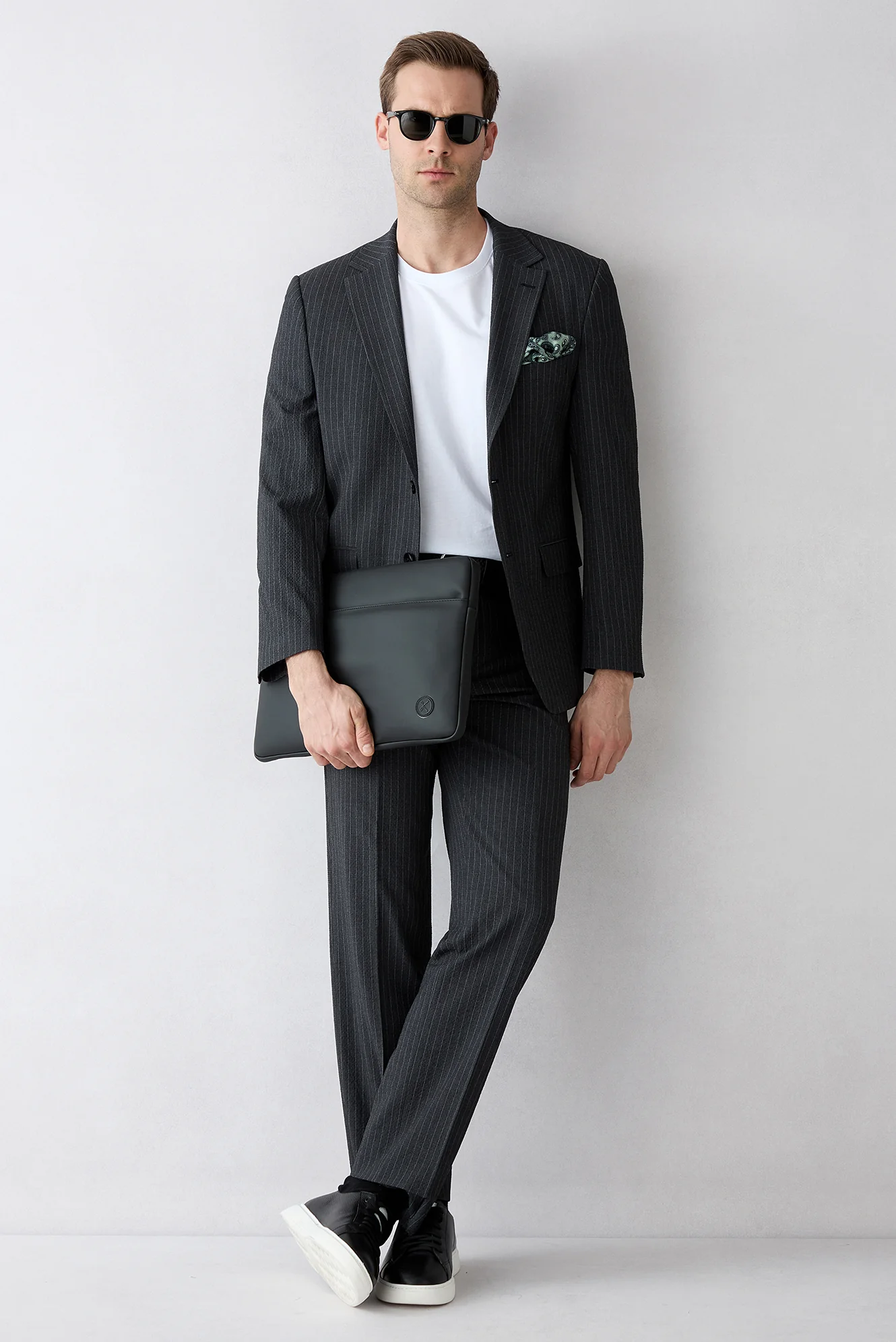 Siyah 4 Drop Relaxed Fit Rahat Kesim Mono Yaka Çizgili Takım Elbise