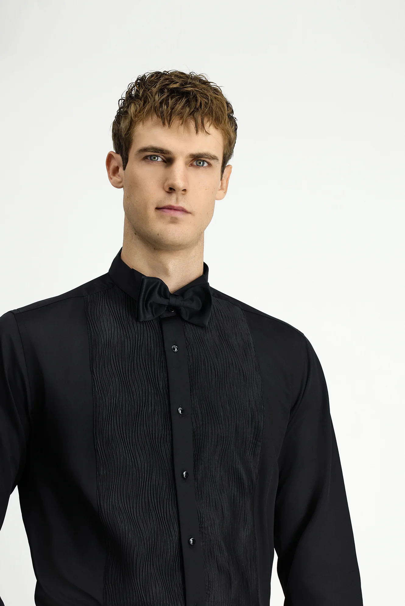Siyah Ata Yaka Slim Fit Dar Kesim Piliseli Saten Pamuklu Kolay Ütülenebilir Gömlek - Image 4