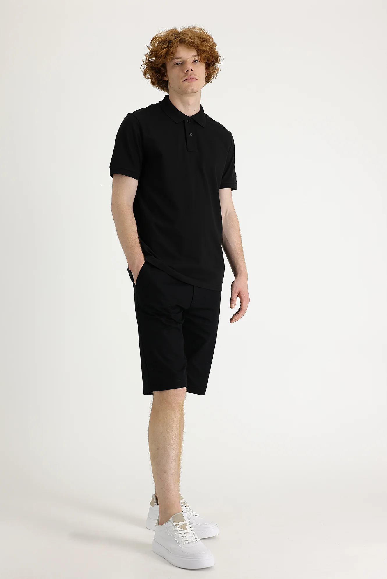 Siyah Regular Fit Standart Kesim Pamuklu Bermuda Şort - Image 2