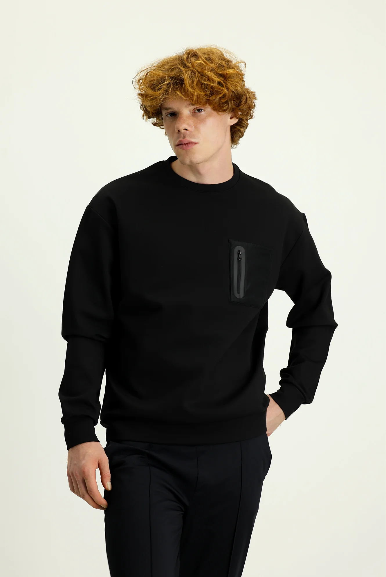 Siyah Bisiklet Yaka Baskılı Oversize Pamuklu Sweatshirt - Image 2