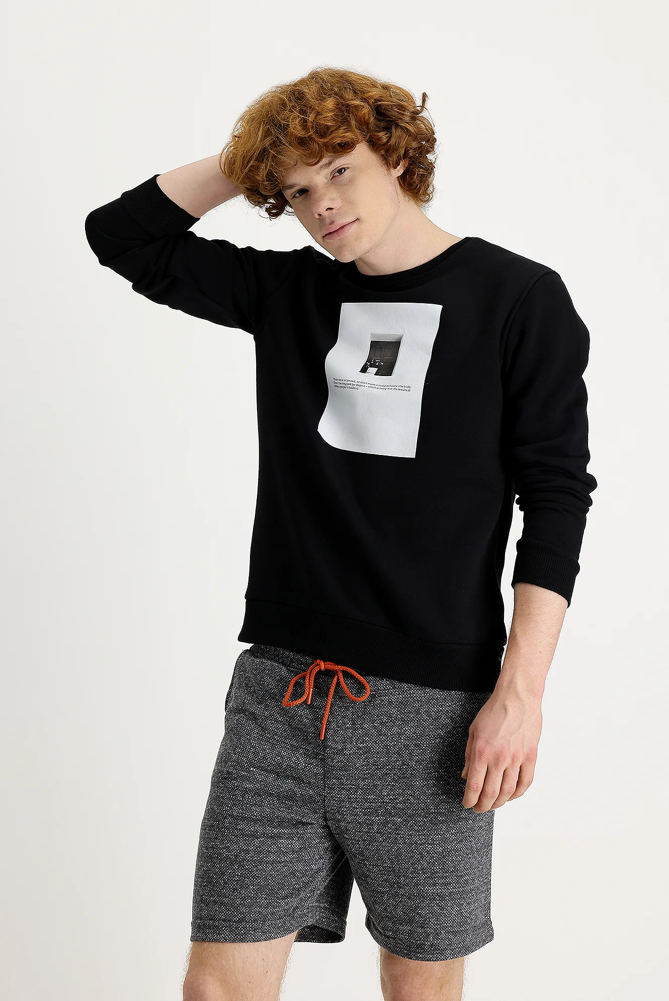Siyah Bisiklet Yaka İçi Polarlı Baskılı Pamuklu Sweatshirt - Image 2