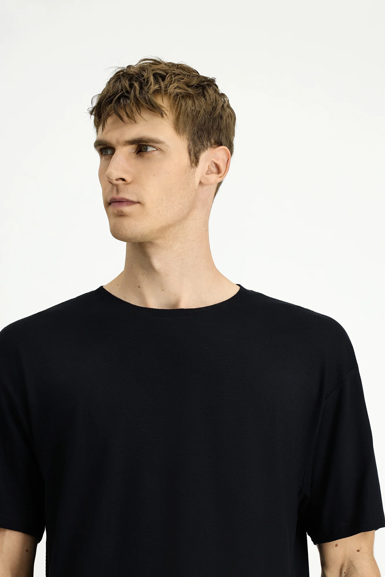 Siyah Bisiklet Yaka Oversize Desenli Modal Karışımlı Tişört - Image 3