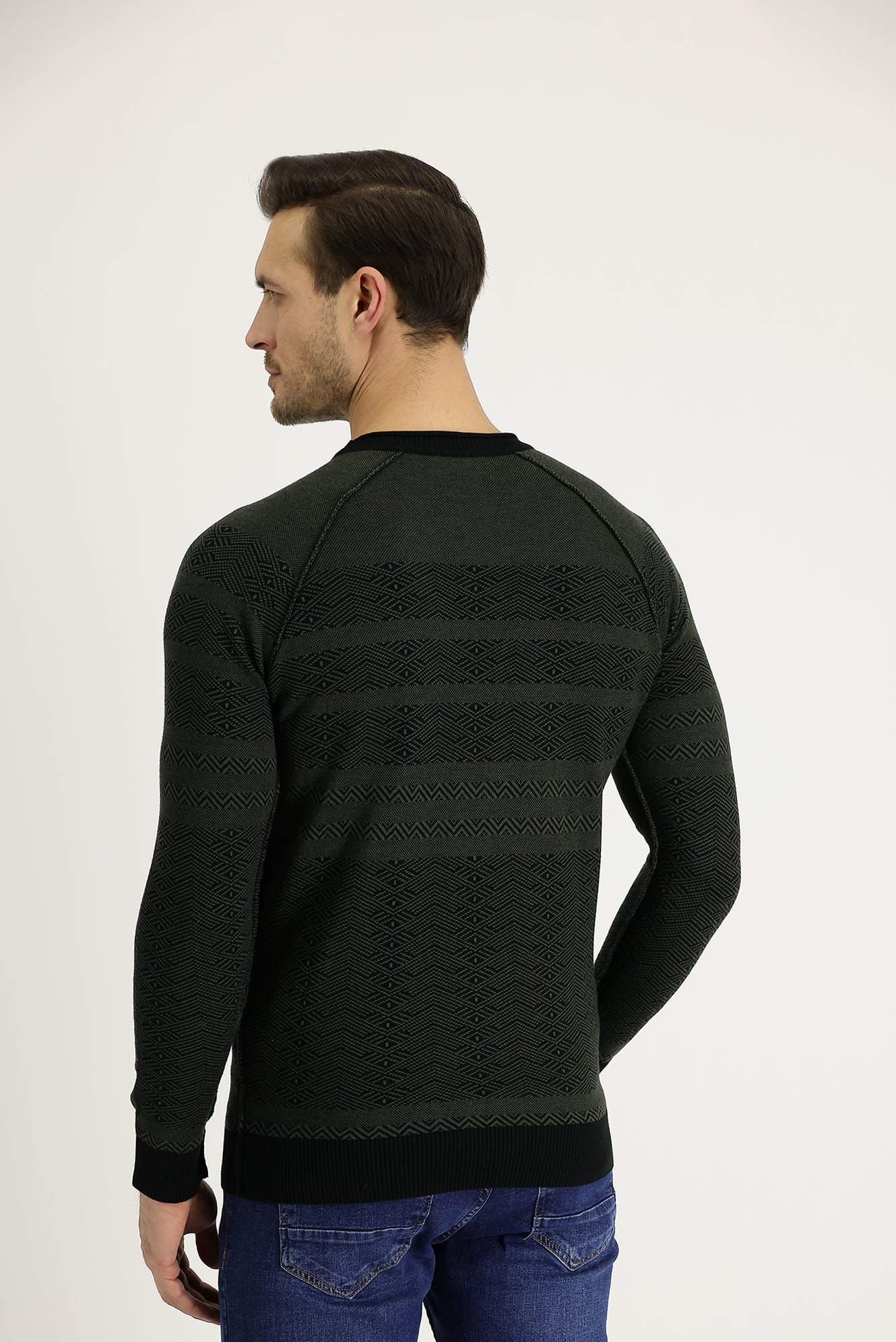 Siyah Bisiklet Yaka Regular Fit Desenli Triko Kazak - Image 2