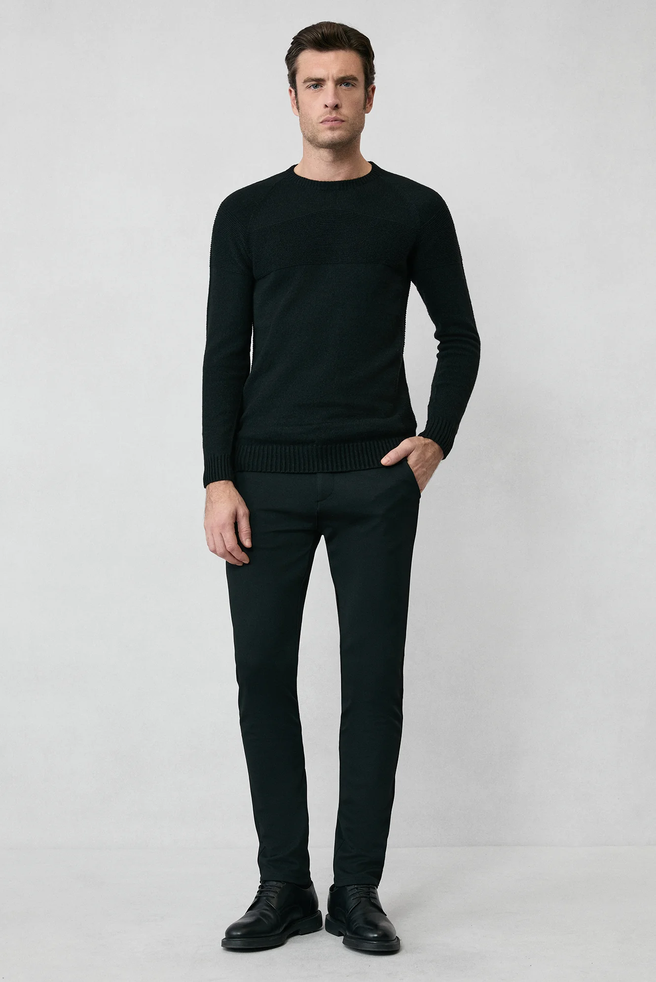 Siyah Bisiklet Yaka Slim Fit Dar Kesim Dikişsiz Desenli Yünlü Triko Kazak - Image 6
