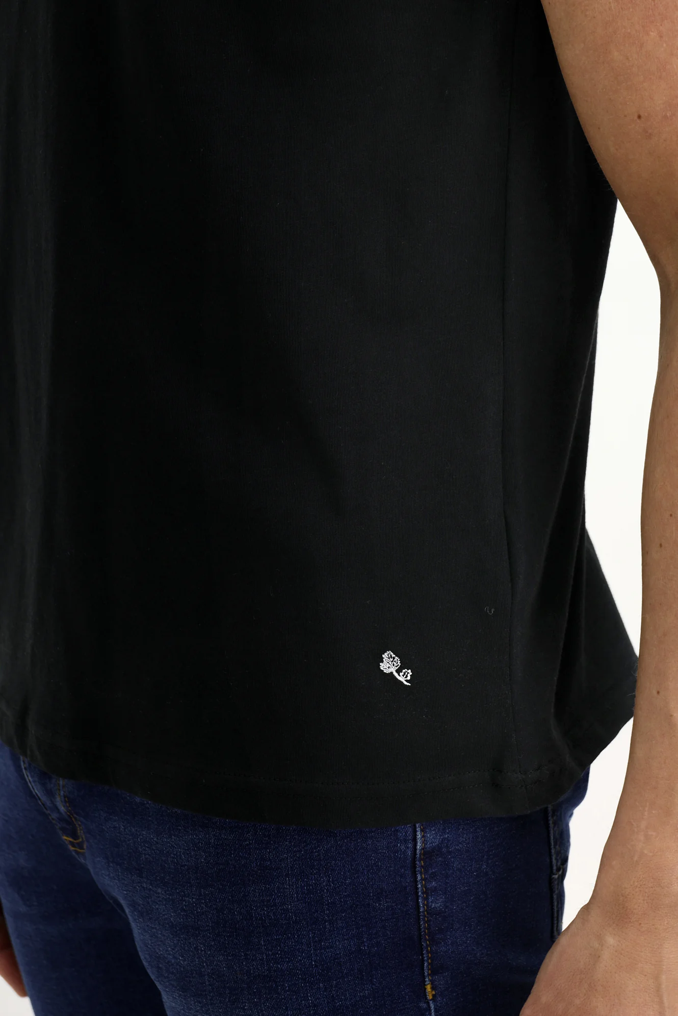Siyah Bisiklet Yaka Slim Fit Dar Kesim Pamuk Tişört - Image 4