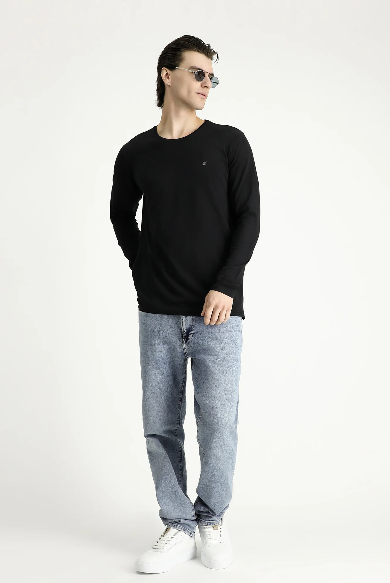 Siyah Bisiklet Yaka Slim Fit Dar Kesim Pamuklu Sweatshirt - Image 2