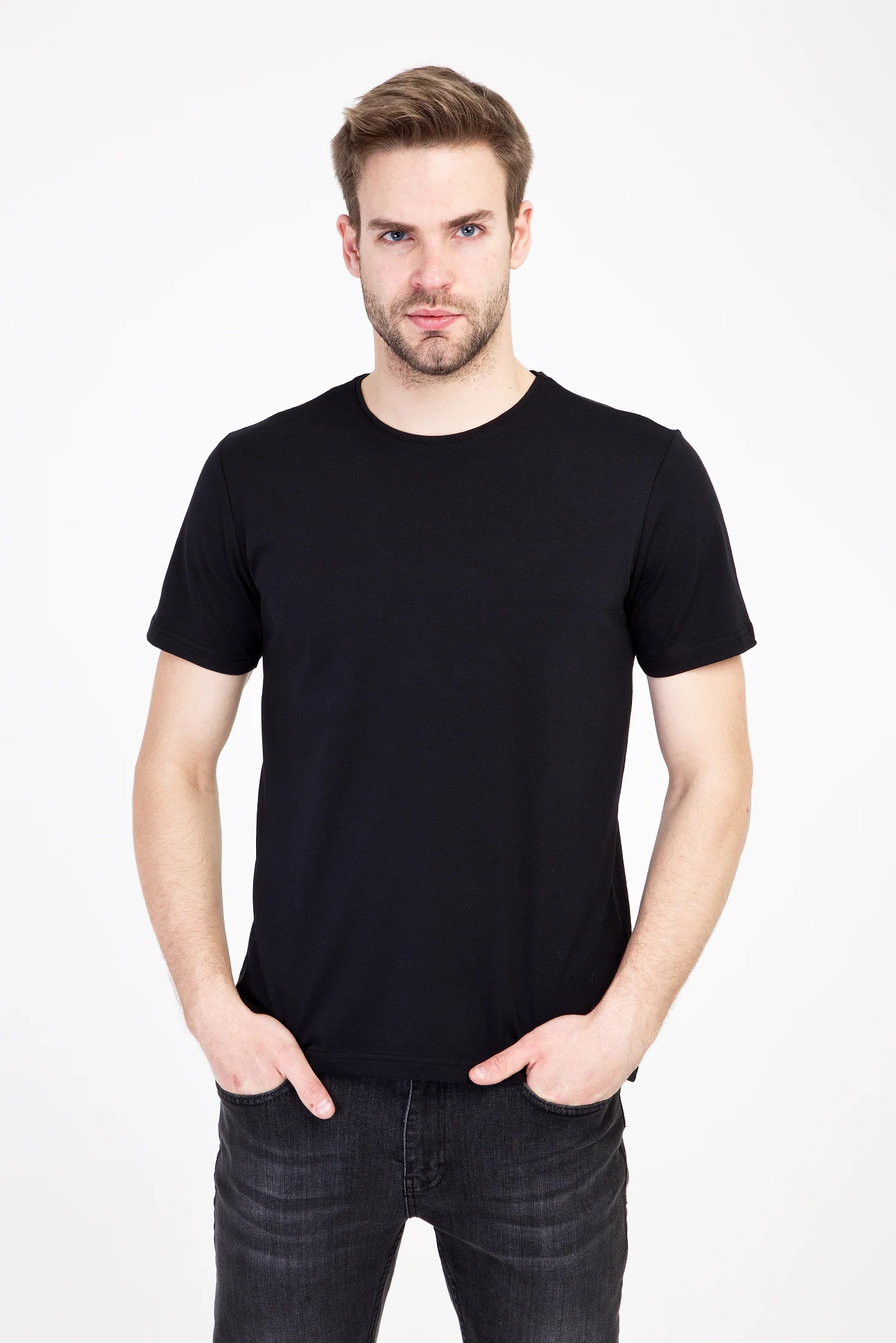 Siyah Bisiklet Yaka Slim Fit Dar Kesim Tişört