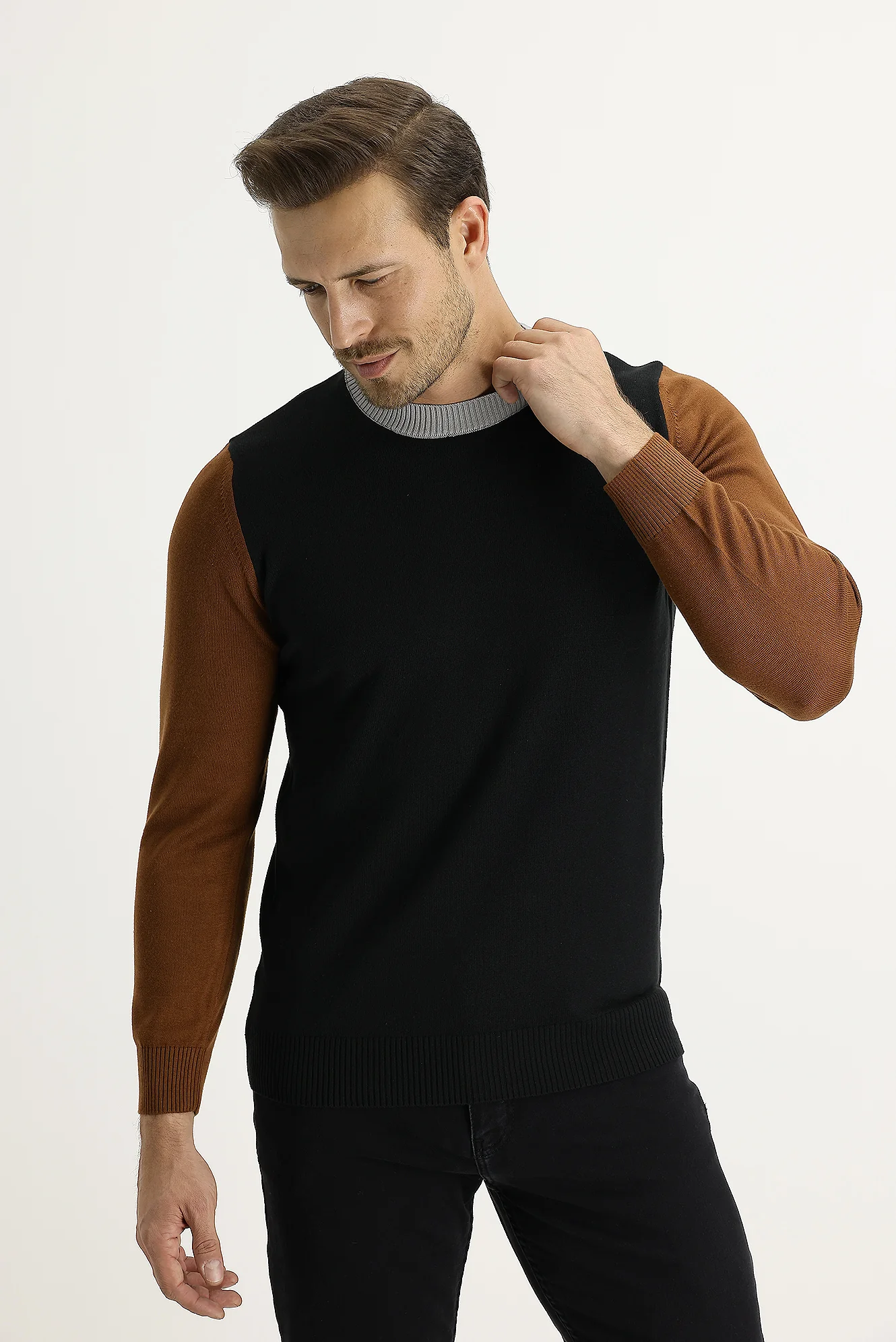 Siyah Bisiklet Yaka Slim Fit Dar Kesim Triko Kazak - Image 2