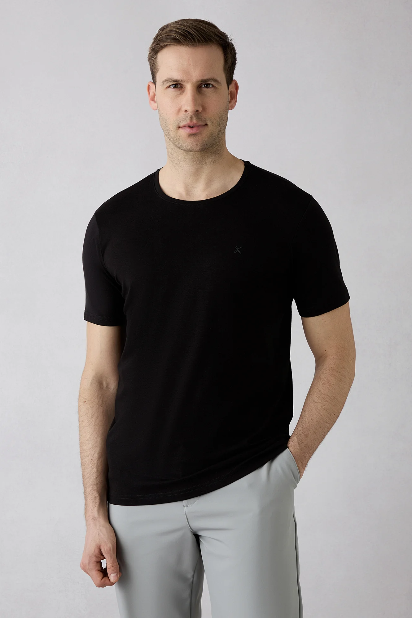 Siyah Bisiklet Yaka Slim Fit Yumuşak Dokulu Pamuklu Likralı Esnek Tişört