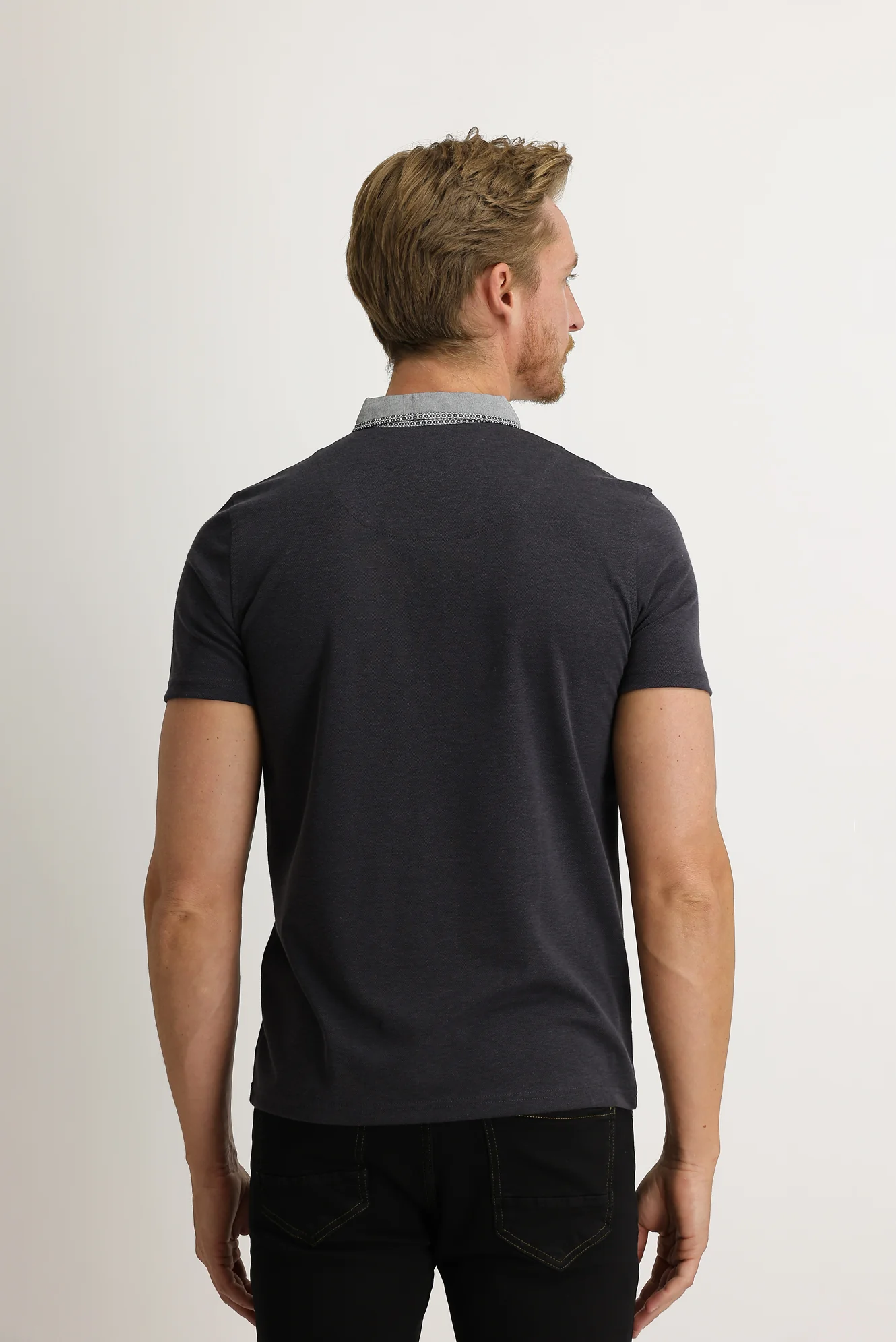 Siyah Cepli Polo Yaka Slim Fit Dar Kesim Tişört - Image 4