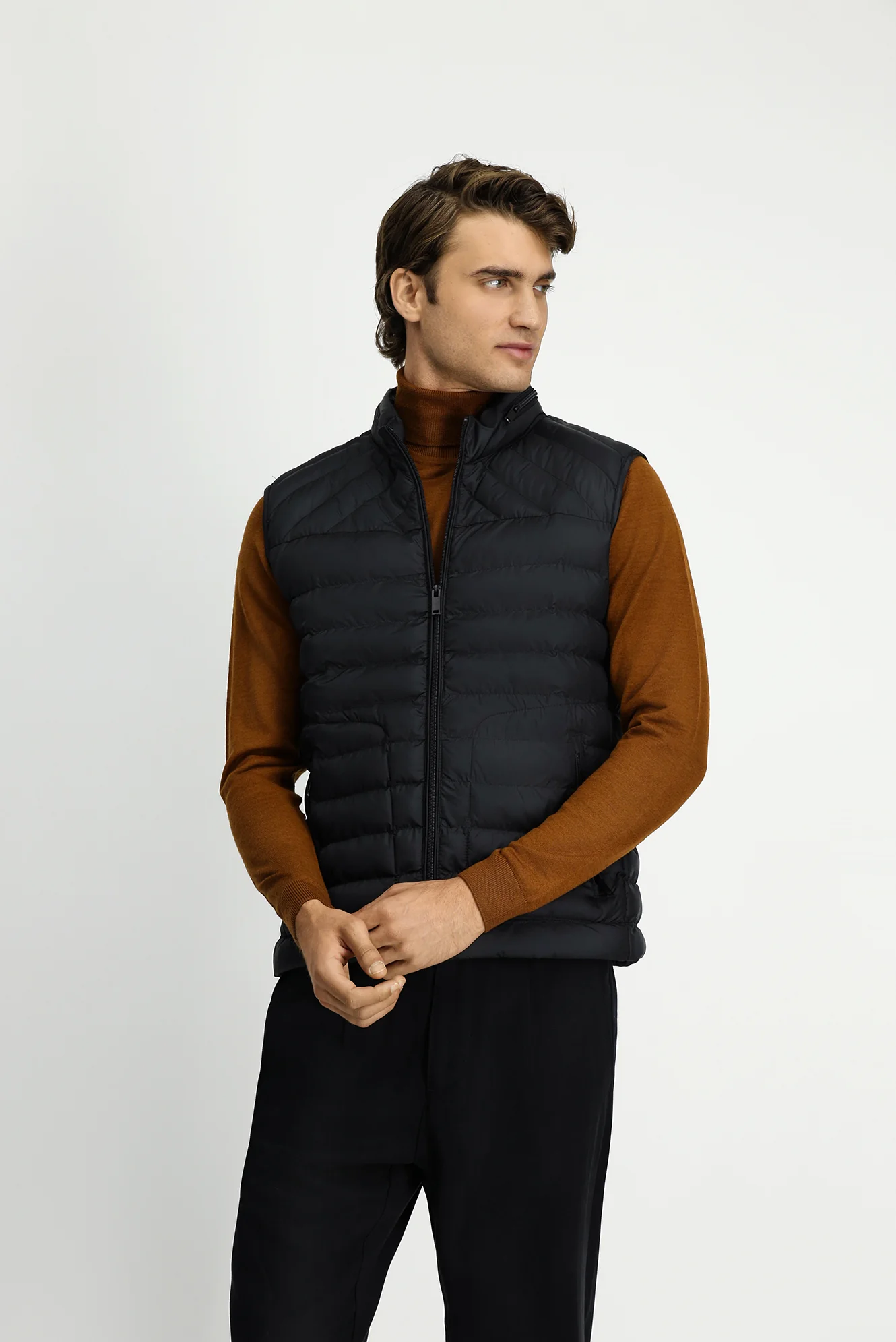 Siyah Slim Fit Dik Yaka Fermuarlı Kapitone Spor Yelek - Image 3