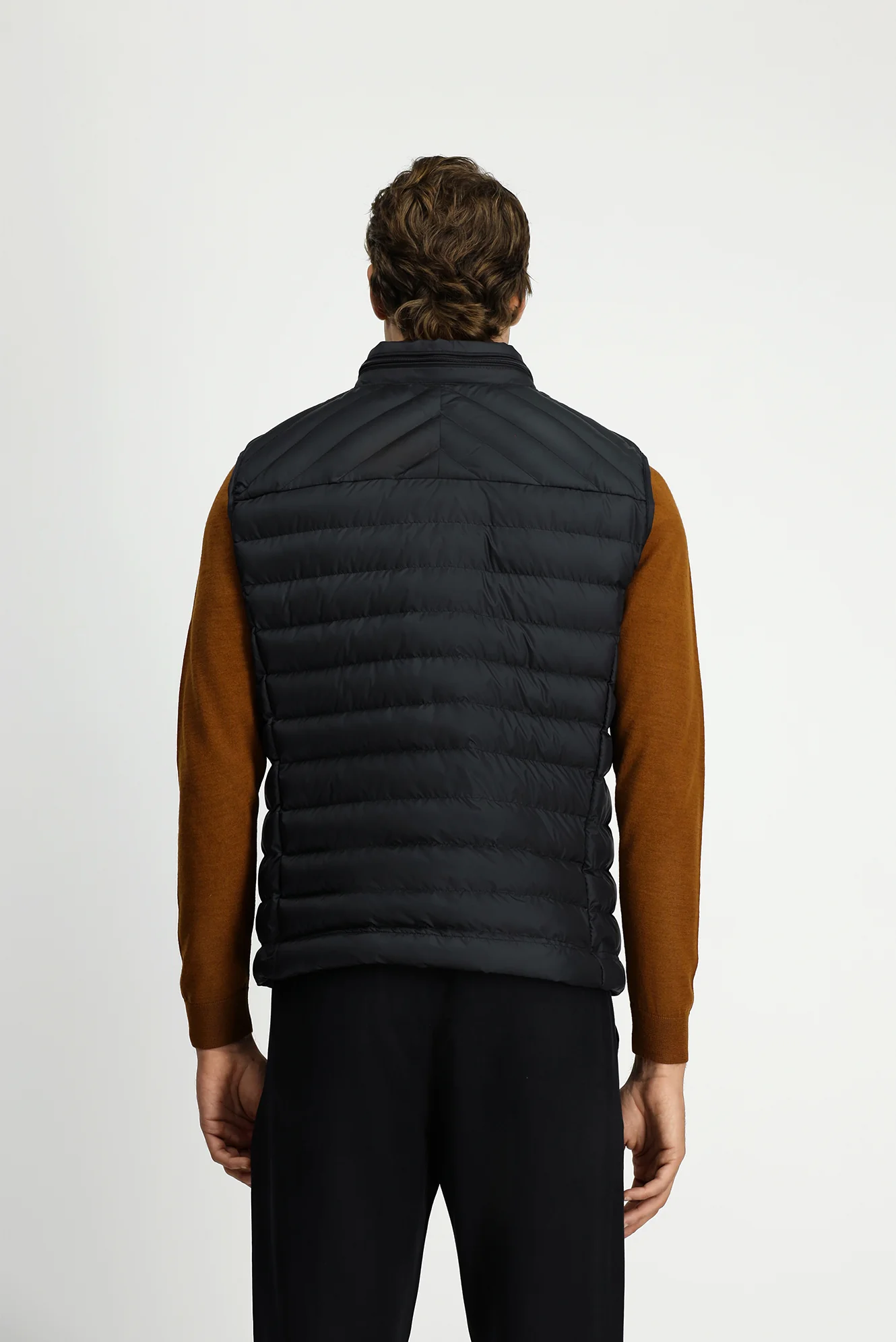 Siyah Slim Fit Dik Yaka Fermuarlı Kapitone Spor Yelek - Image 5