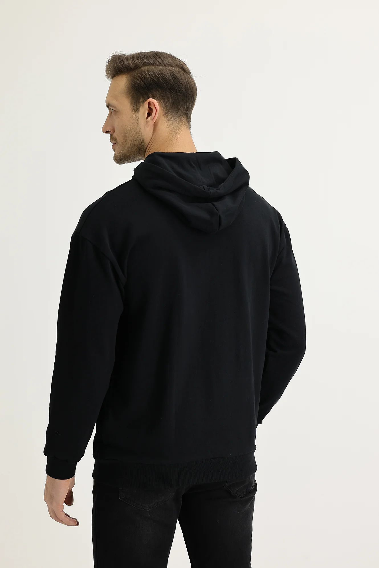 Siyah Kapüşonlu Baskılı Pamuk Sweatshirt - Image 3