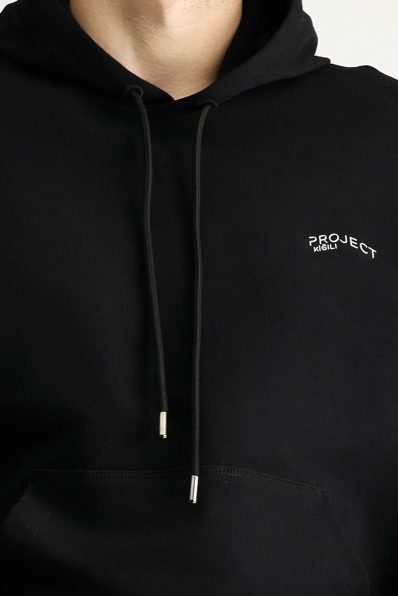 Siyah Kapüşonlu Baskılı Pamuklu Sweatshirt - Image 6