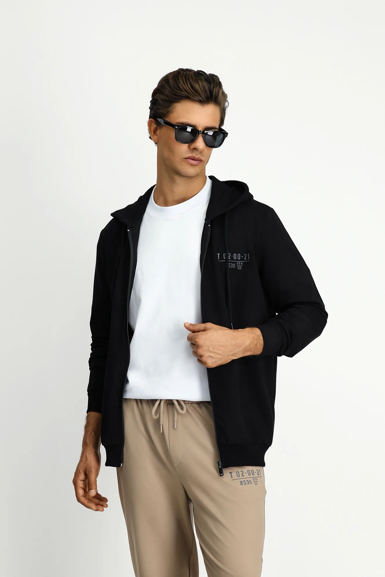 Siyah Kapüşonlu Regular Fit Fermuarlı Baskılı Pamuklu Sweatshirt