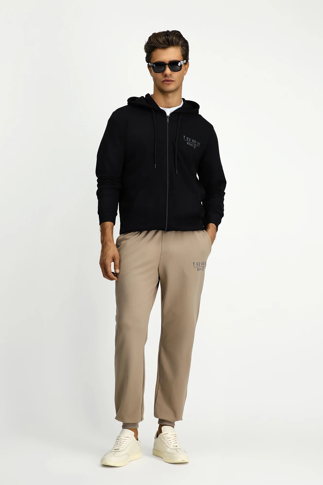Siyah Kapüşonlu Regular Fit Fermuarlı Baskılı Pamuklu Sweatshirt - Image 2