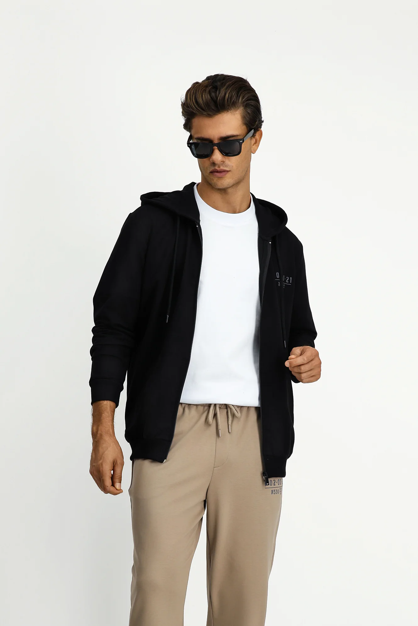 Siyah Kapüşonlu Regular Fit Fermuarlı Baskılı Pamuklu Sweatshirt - Image 4